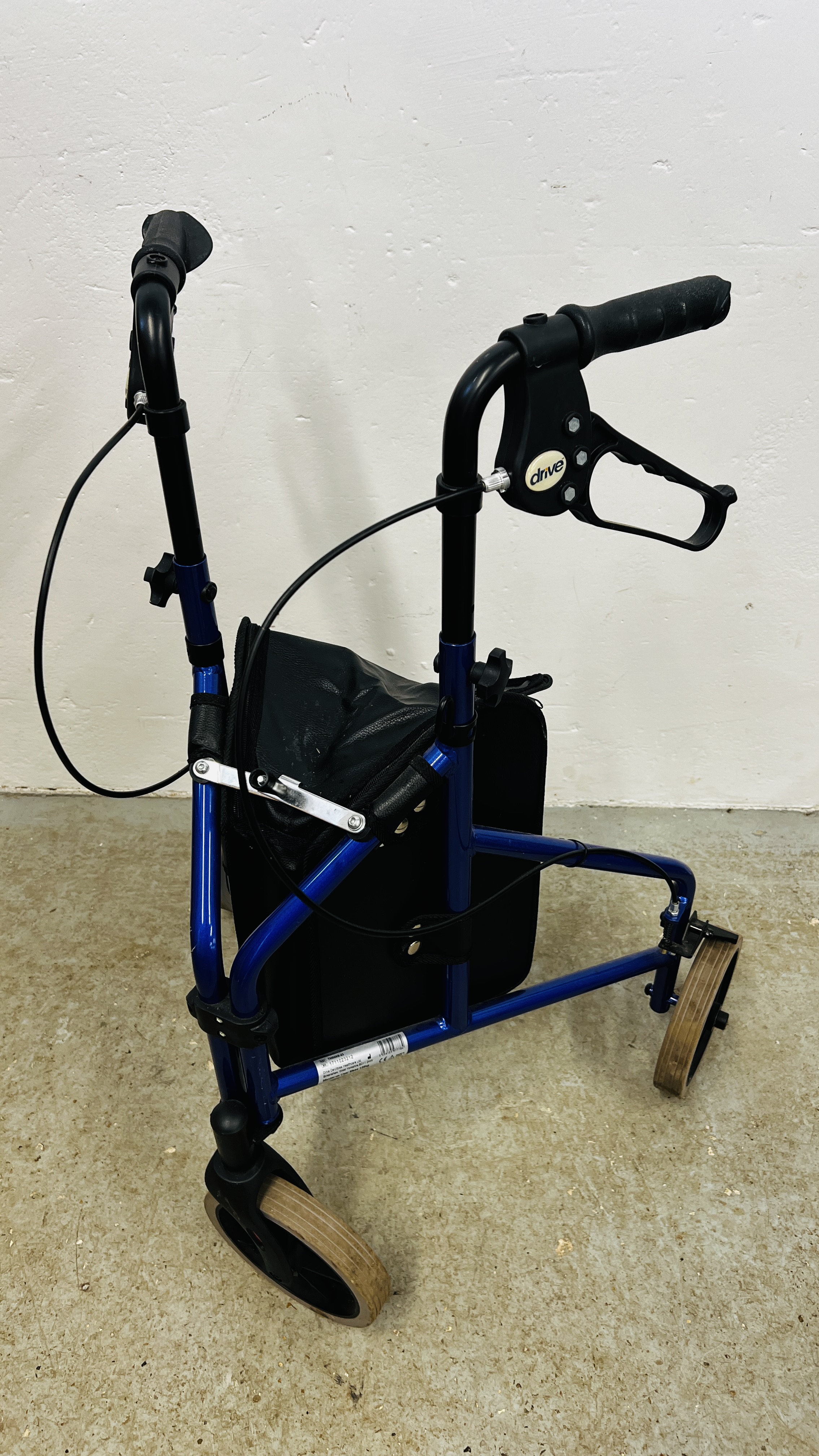 2 X MOBILITY WALKING AIDS. - Image 5 of 8