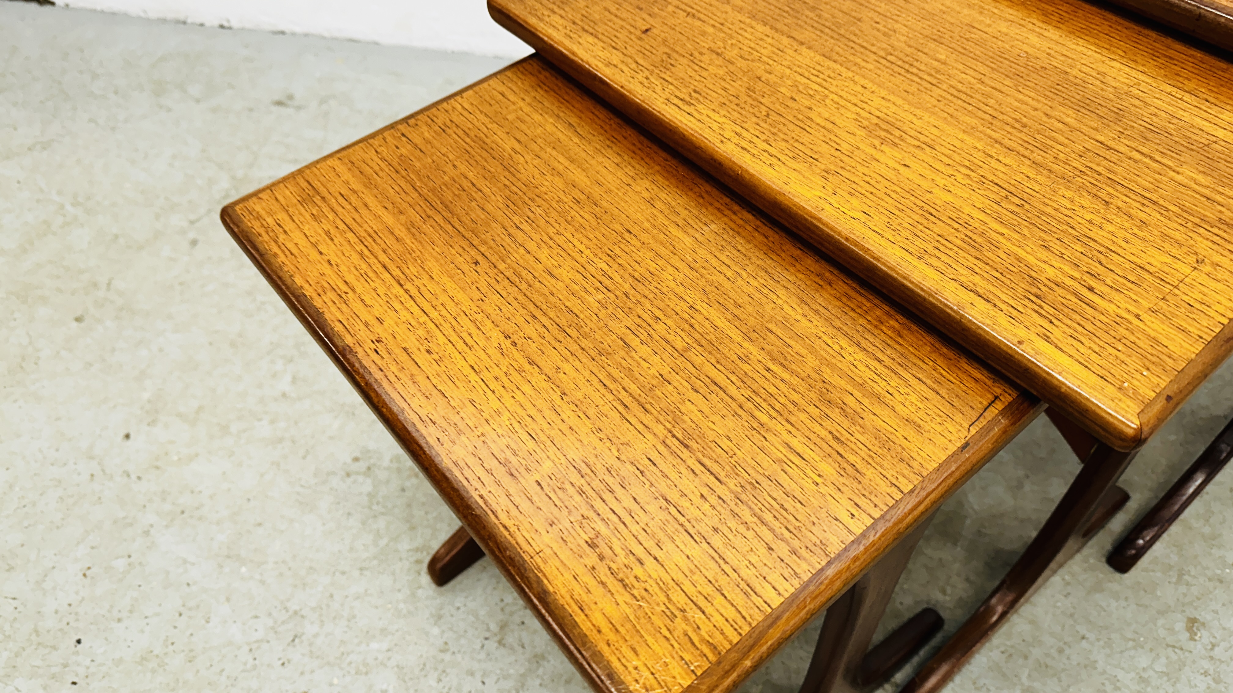 NEST OF 3 MID CENTURY G PLAN TEAK OCCASIONAL TABLES. - Image 5 of 13