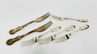 A GROUP OF 4 C19TH SILVER FIDDLE PATTERN DESSERT FORKS,