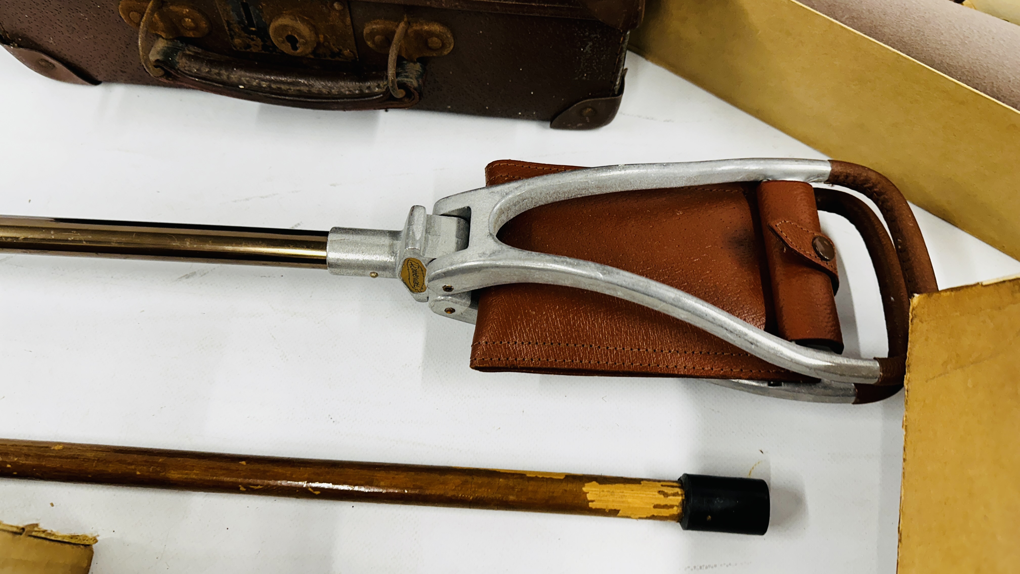 4 PAIRS OF LEATHER AND CLOTH GATERS, FEATHERWEIGHT SHOOTING STICK, - Image 4 of 7