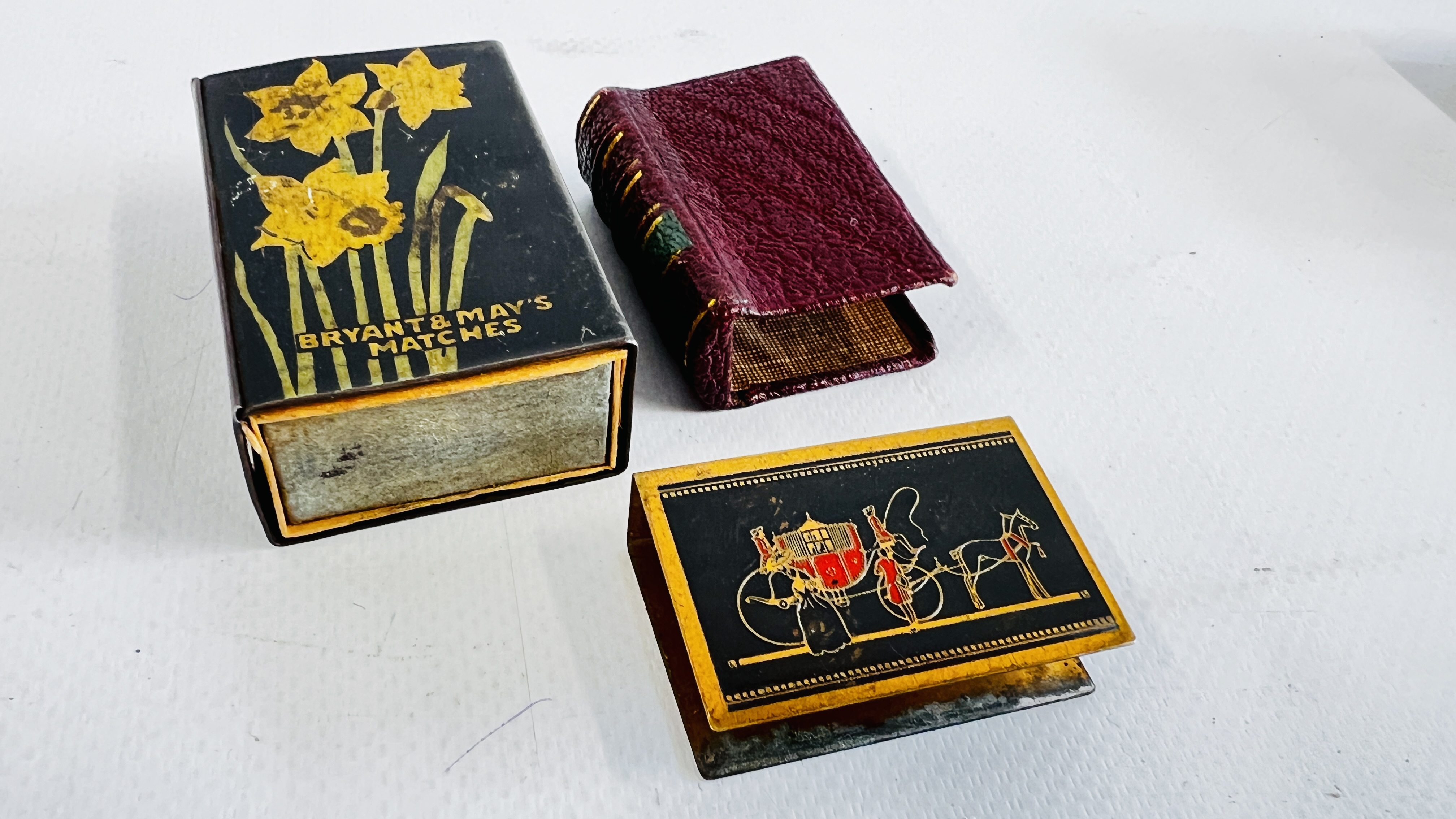 COLLECTION OF 10 ANTIQUE MATCH BOX HOLDERS AND VESTAS INCLUDING BRYANT AND MAY, BOOK DESIGN, - Image 3 of 4
