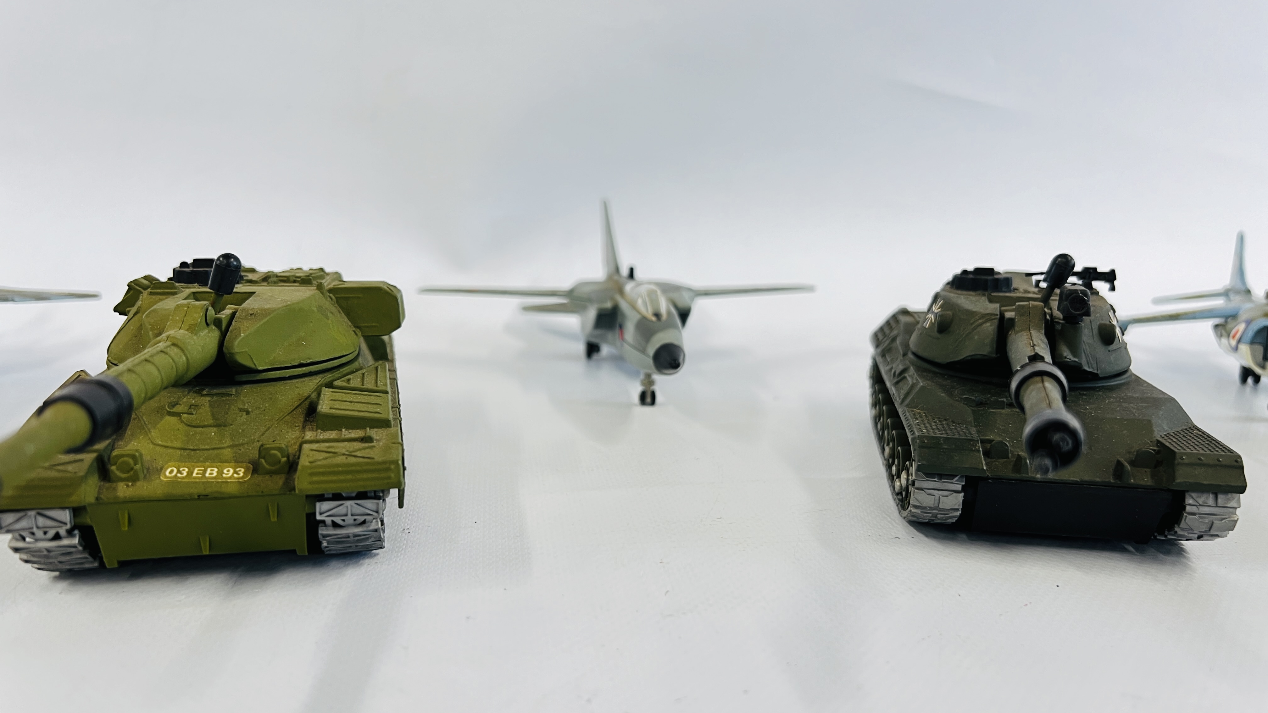 A GROUP OF 4 X DIE-CAST MILITARY DINKY TANKS ALONG WITH 4 X DIE-CAST DINKY FIGHTER PLANES / JETS. - Image 4 of 8