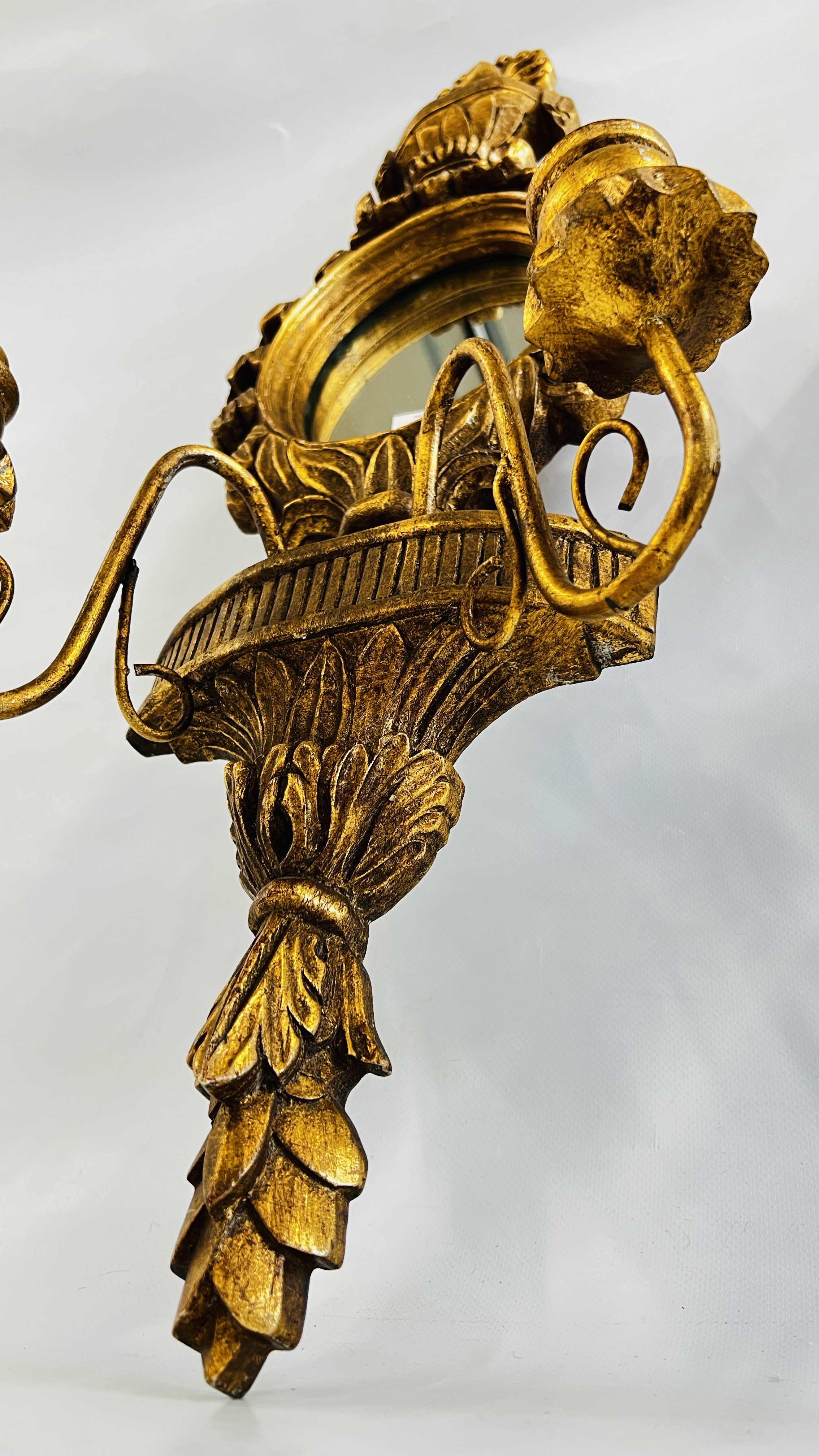 A PAIR OF ELABORATE GILT FINISH TWO BRANCH WALL SCONCES WITH MIRRORED INSERTS H 76CM. - Bild 7 aus 9