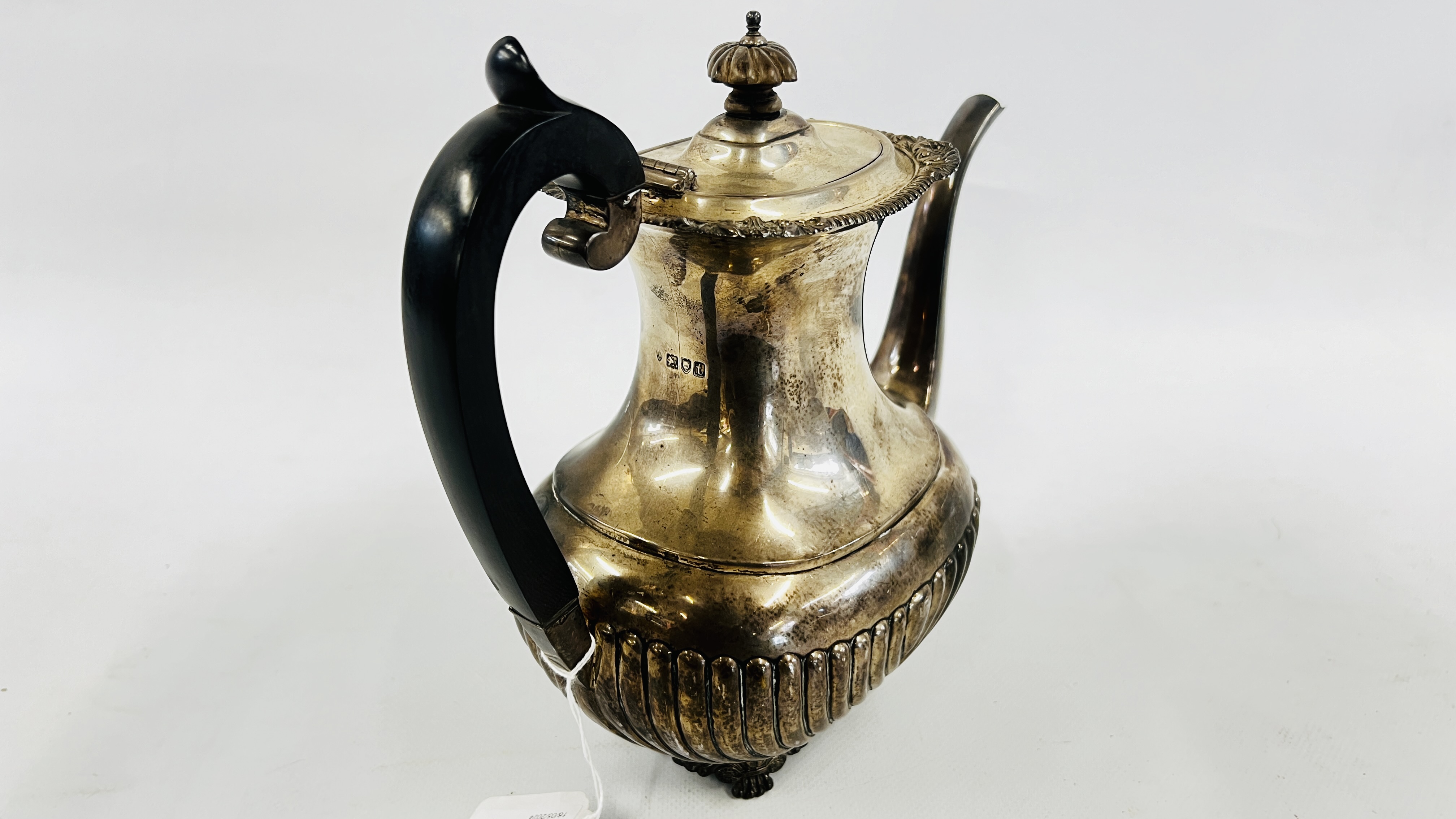 A SILVER COFFEE POT, HAVING AGADROONED BODY, BARNARD & SON, - Image 4 of 9