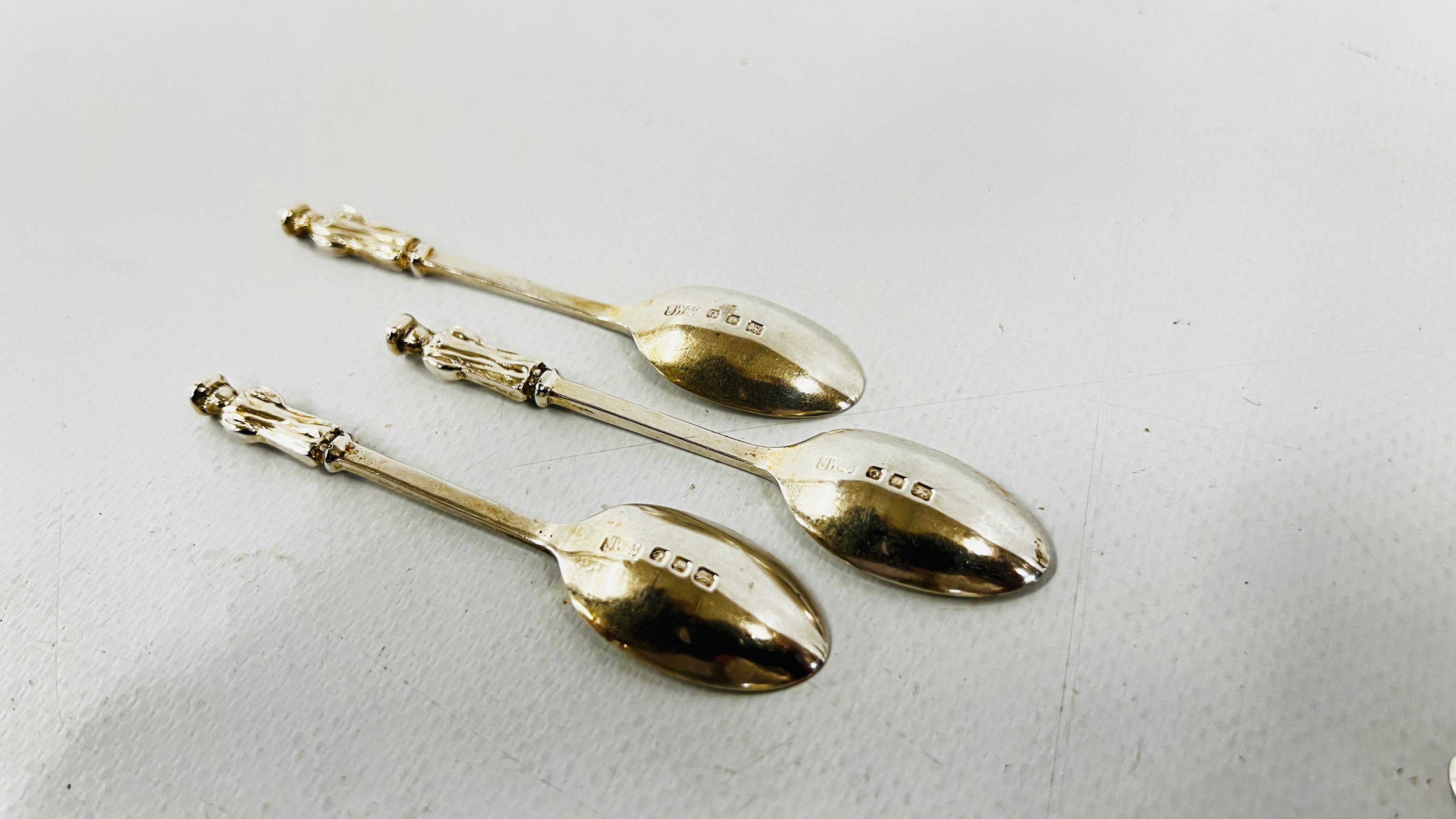 A CASED SET OF 6 SILVER COFFEE SPOONS, LONDON 1938, MAKER JOSIAH WILLIAMS & CO. - Image 6 of 8