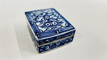 A PORCELAIN CHINESE BLUE AND WHITE INK BOX W 10 X D 8 X H 4CM.