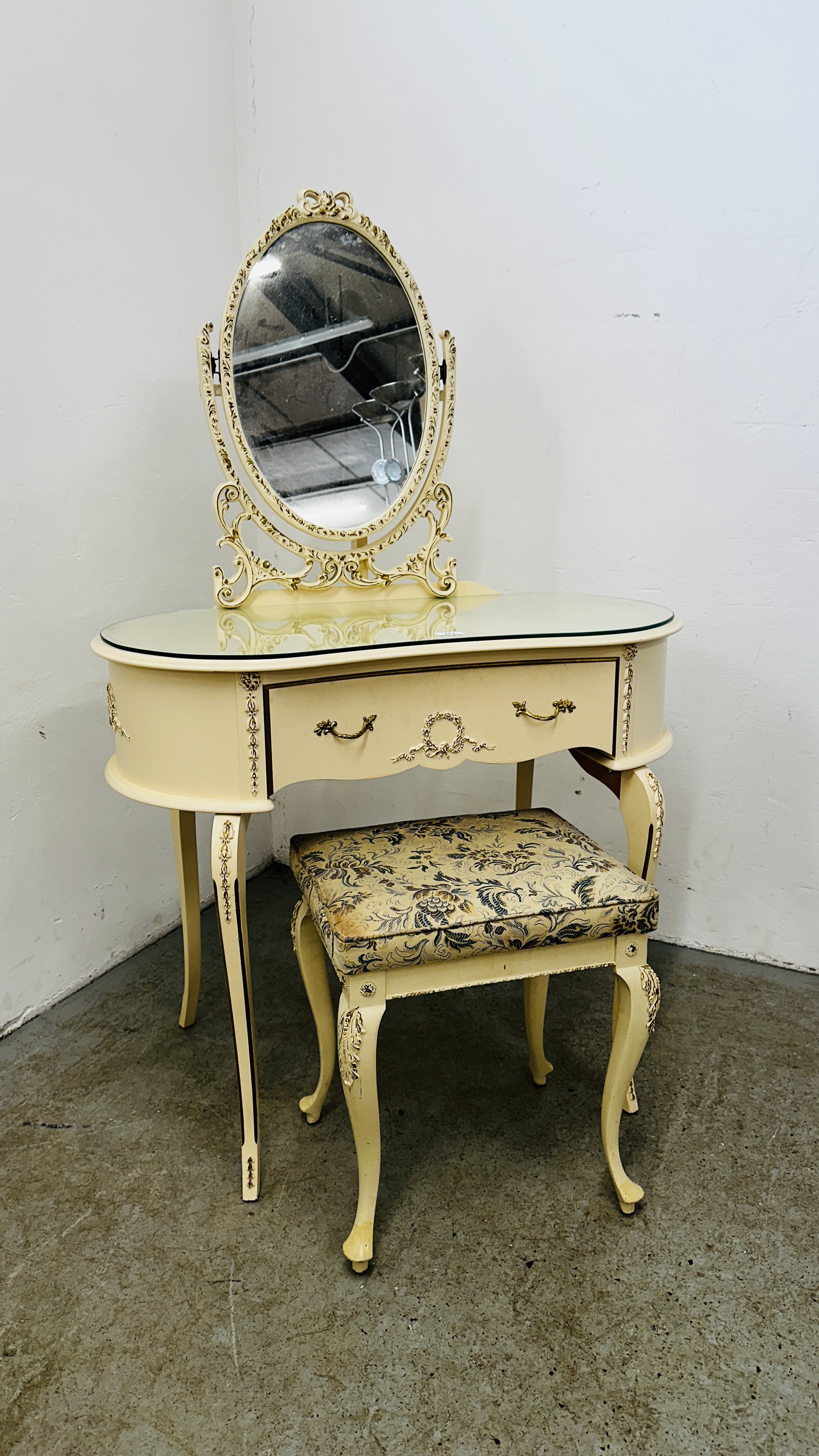A CONTINENTAL DESIGN KIDNEY SHAPE CREAM FINISH DRESSING TABLE WITH MATCHING DRESSING STOOL,