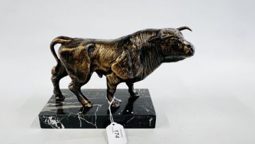 (R) BULL FIGURE ON MARBLE BASE.