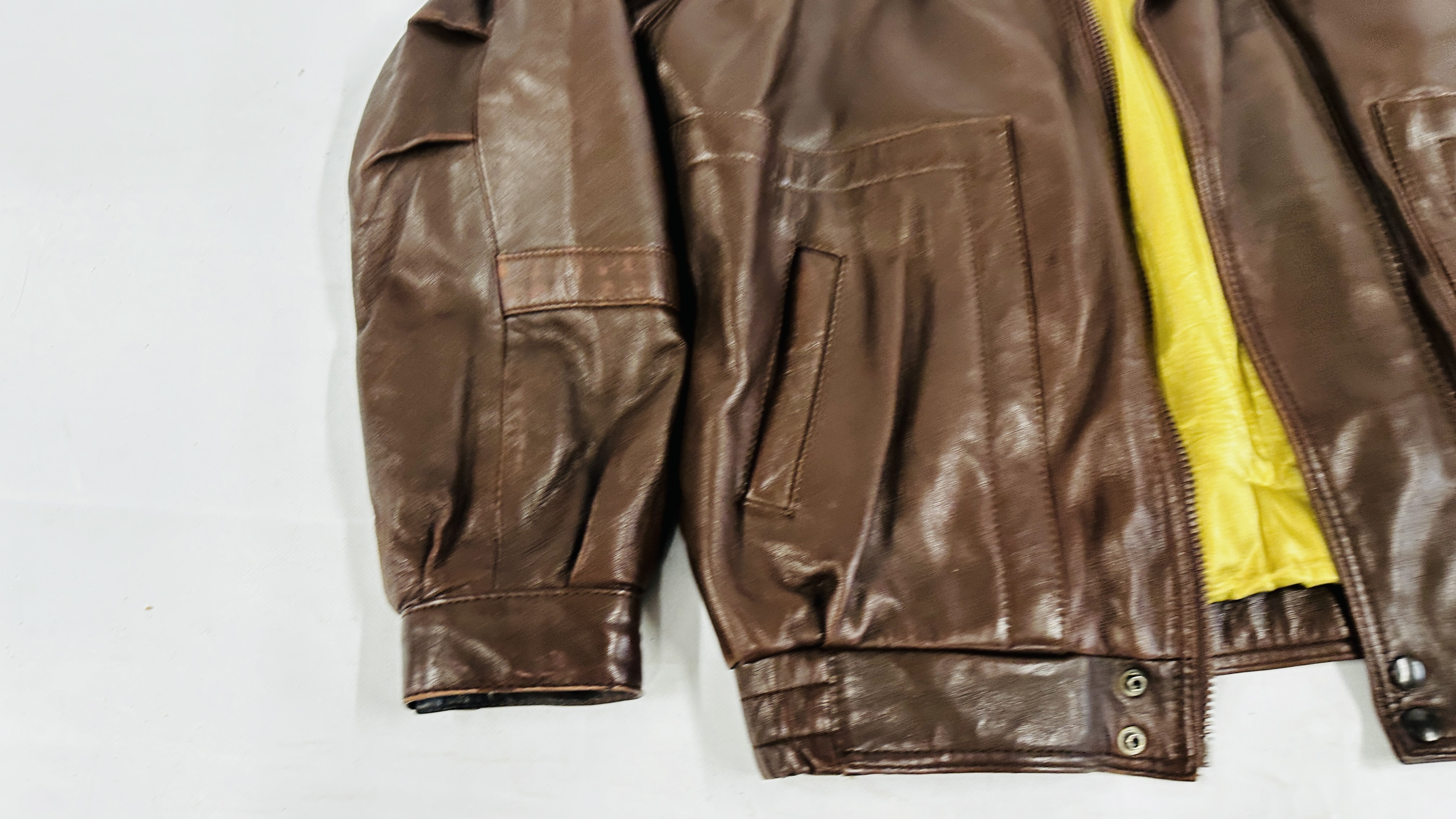 A GENTS BROWN LEATHER JACKET MARKED "SARDAR" SIZE L. - Image 5 of 9