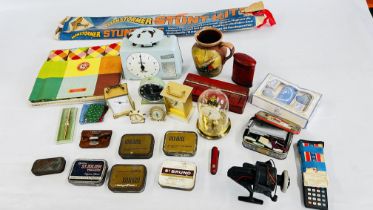 A BOX OF COLLECTIBLES TO INCLUDE ENAMELLED SCALES,