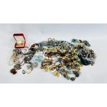 BOX CONTAINING LARGE QUANTITY VINTAGE AND MODERN COSTUME JEWELLERY INCLUDING BRACELETS, NECKLACES,