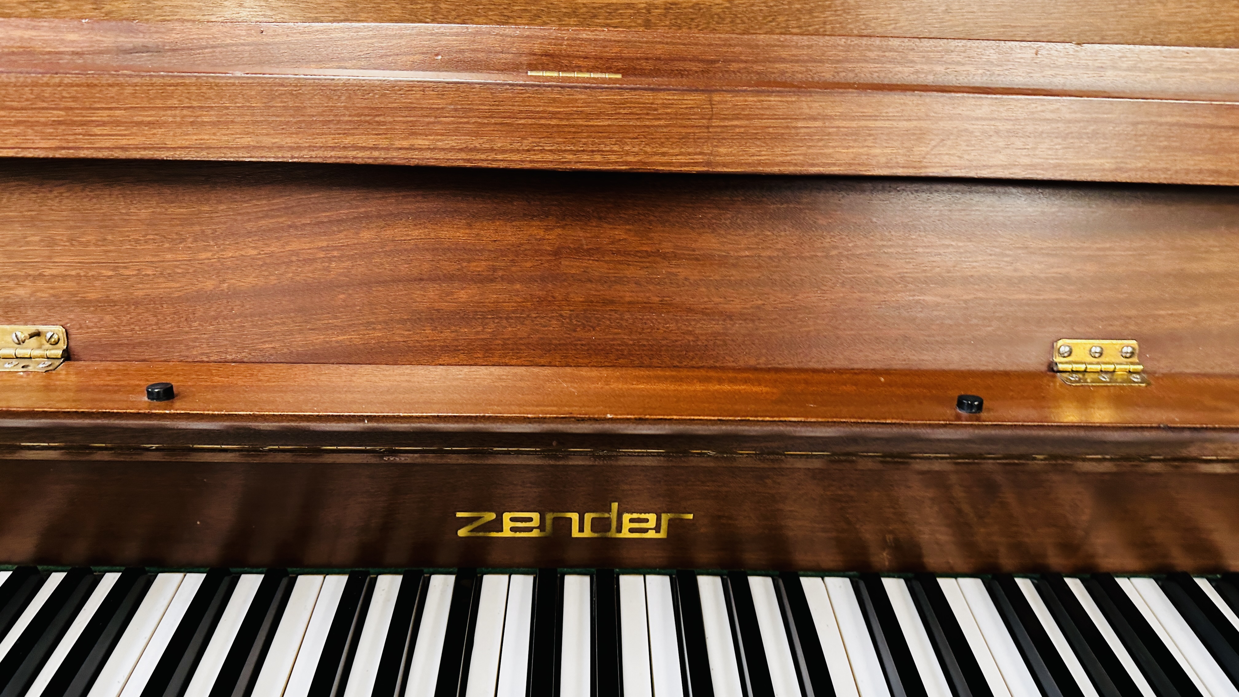 ZENDER MODERN UPRIGHT OVERSTRUNG PIANO, WIDTH 133CM, - Image 4 of 15