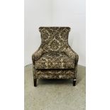 A GOOD QUALITY MODERN ARM CHAIR UPHOLSTERED IN GREEN JUNGLE PATTERNED FABRIC.