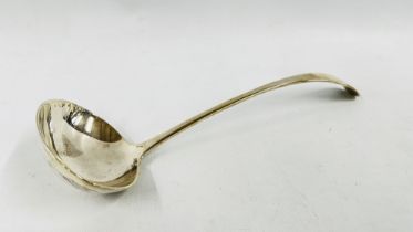 A SOLID SILVER LADLE, SHEFFIELD 1920, MAKER W. HUTTON & SON LTD L 31CM.