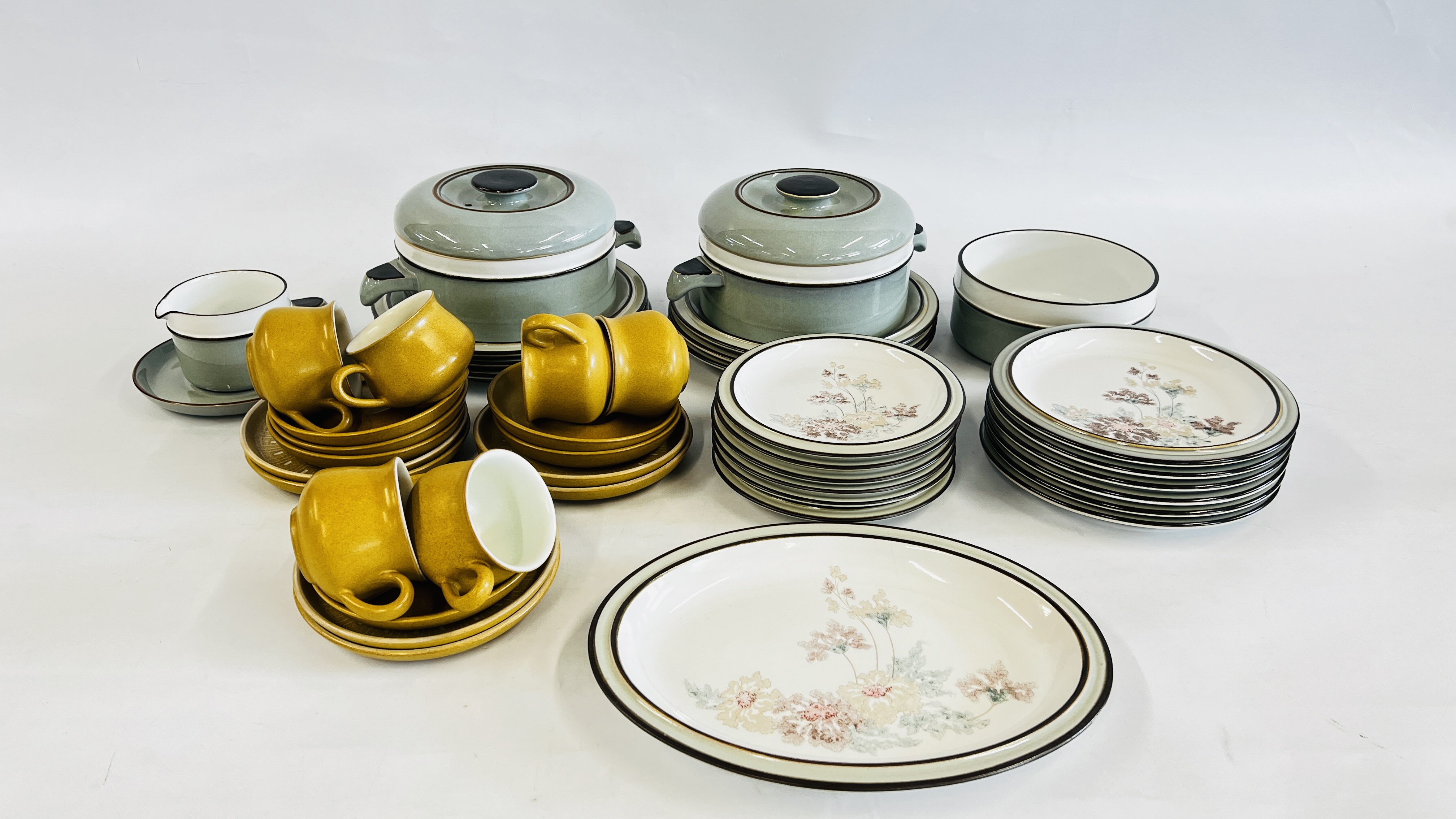A QUANTITY OF DENBY "ROMANCE" DINNERWARE APPROX 23 PIECES (OVAL PLATE A/F) ALONG WITH A FURTHER 18