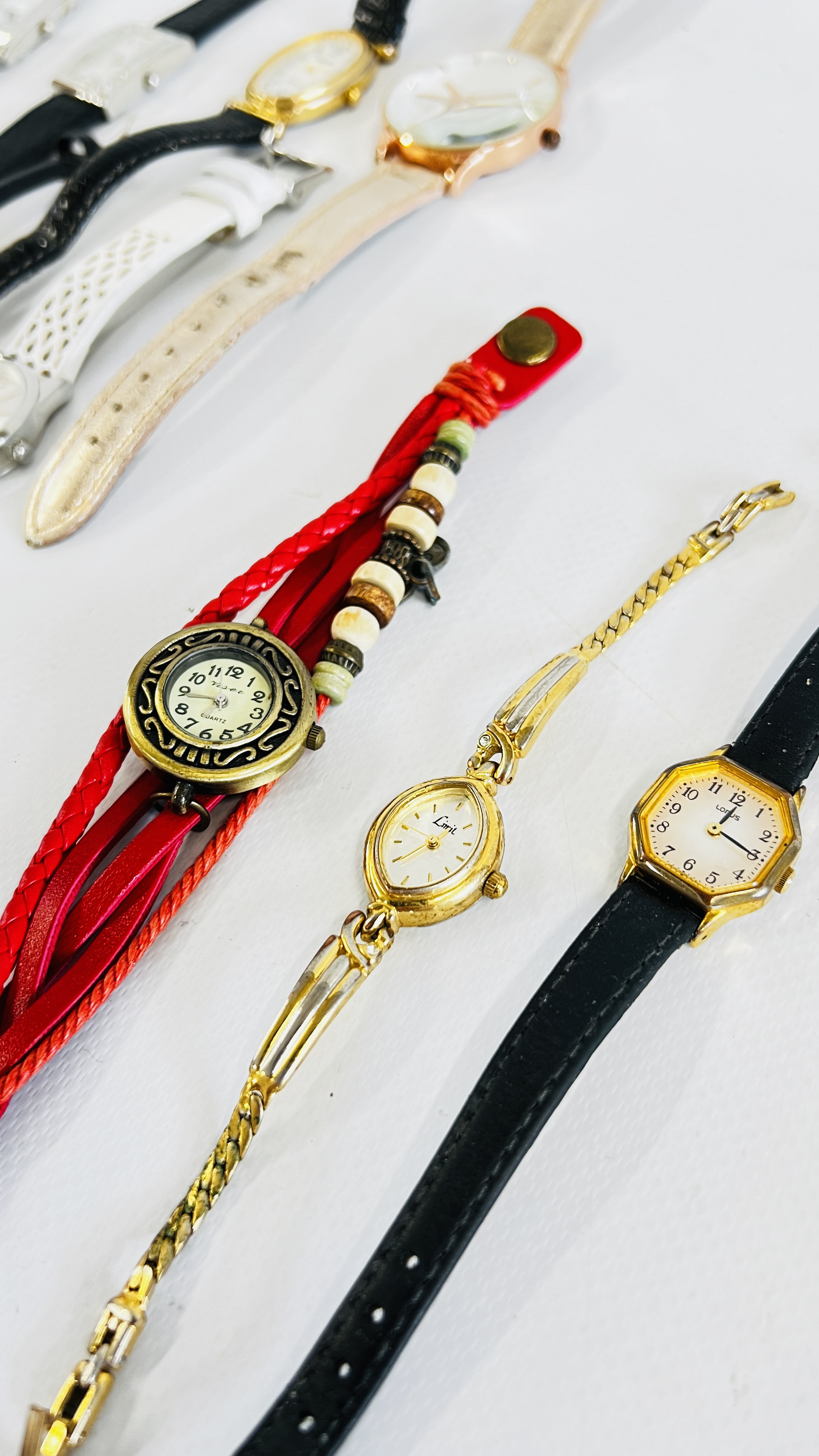 25 ASSORTED LADIES WRIST WATCHES TO INCLUDE LORUS, TERNER, SEQUEL, KANANA, FASHION DESIGNER ETC. - Image 3 of 6