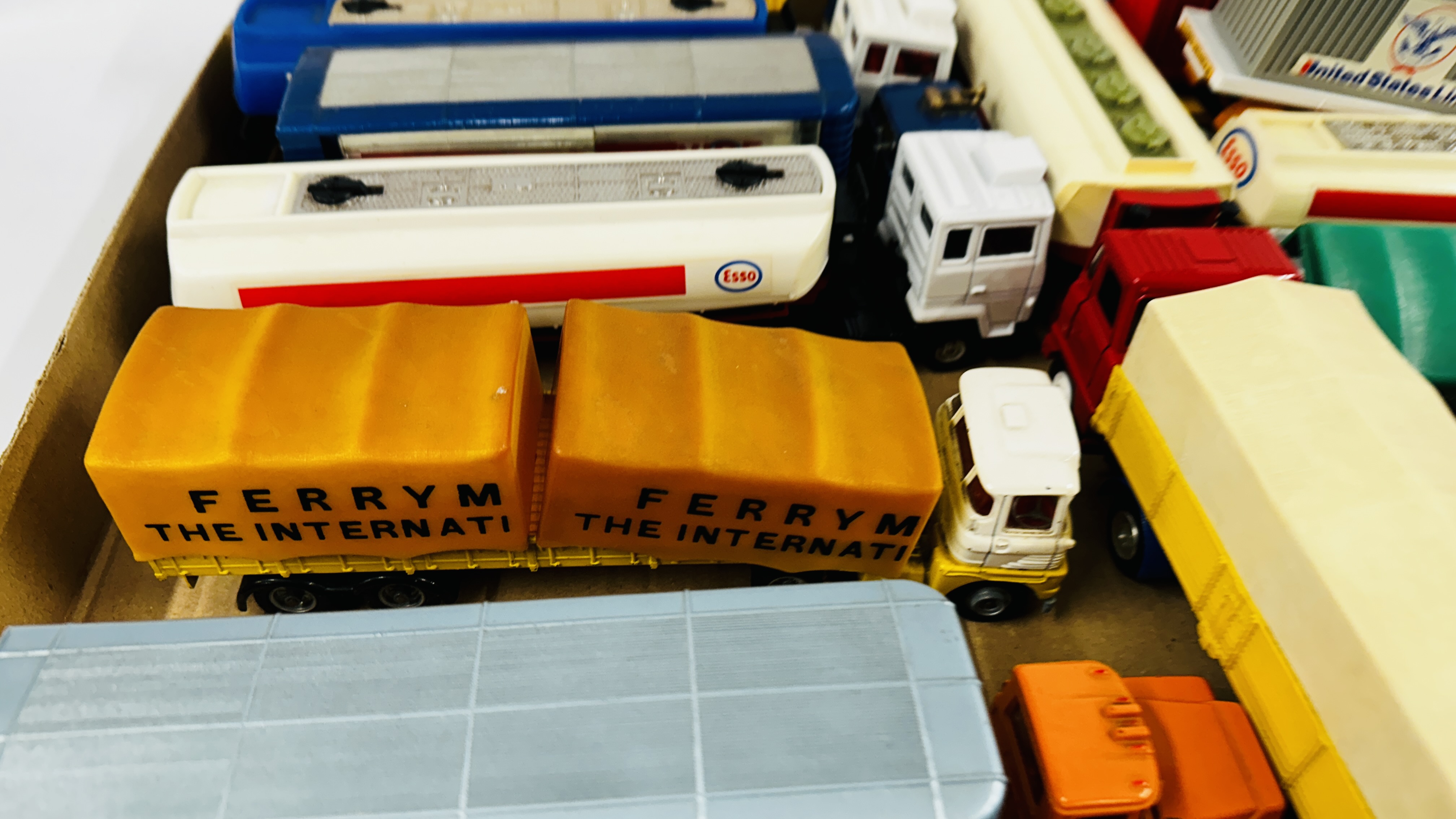 2 X TRAYS CONTAINING A GROUP OF ASSORTED DIE-CAST MODEL TRANSPORTER LORRIES TO INCLUDE ESSO AND - Image 5 of 16