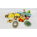 A GROUP OF DECORATIVE CONTINENTAL CERAMIC CENTRE PIECES TO INCLUDE FRUIT BASKETS,