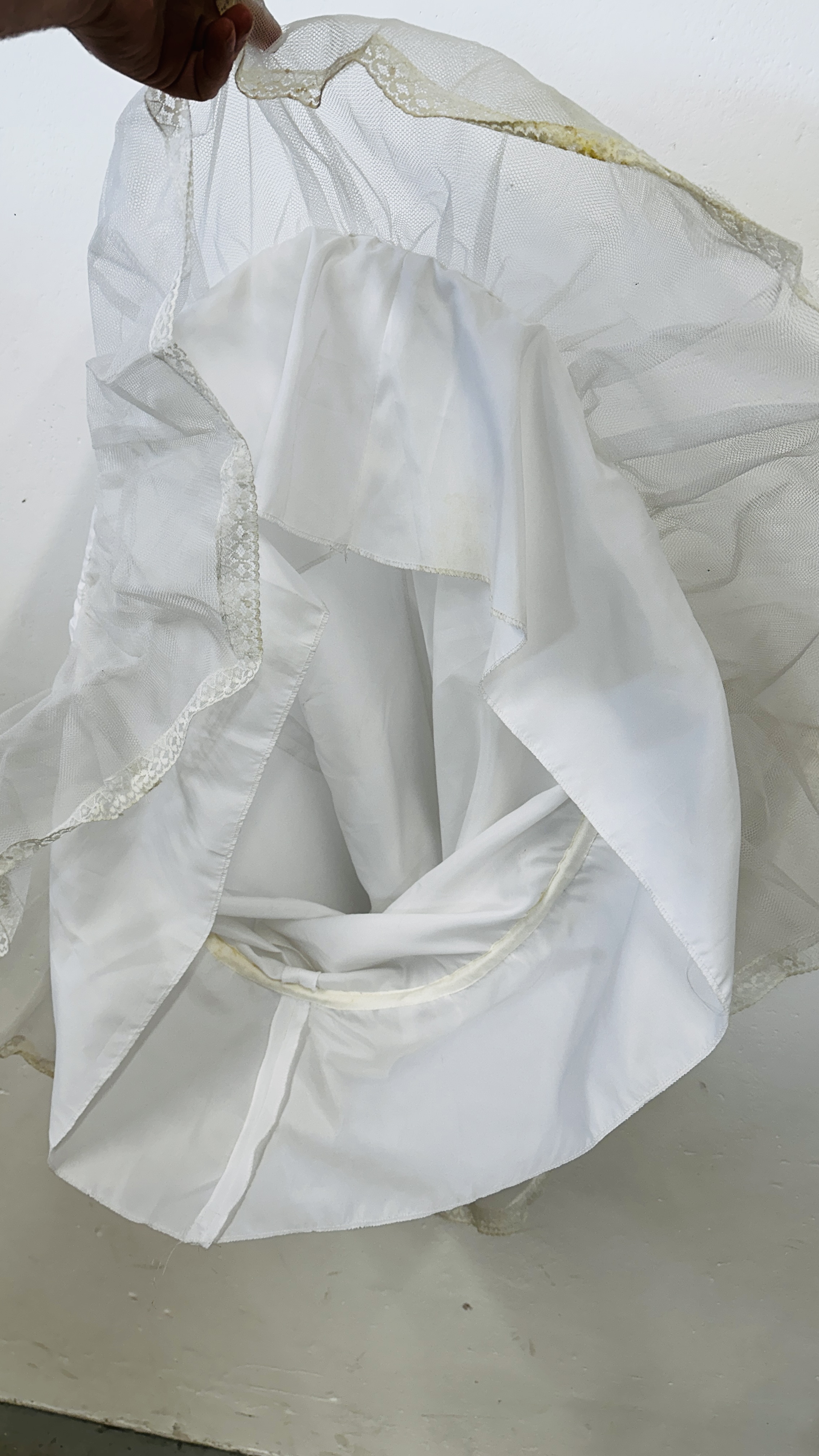 A "BIANCO EVENTO" WEDDING DRESS 40/L ALONG WITH TWO VEILS. - Image 10 of 11