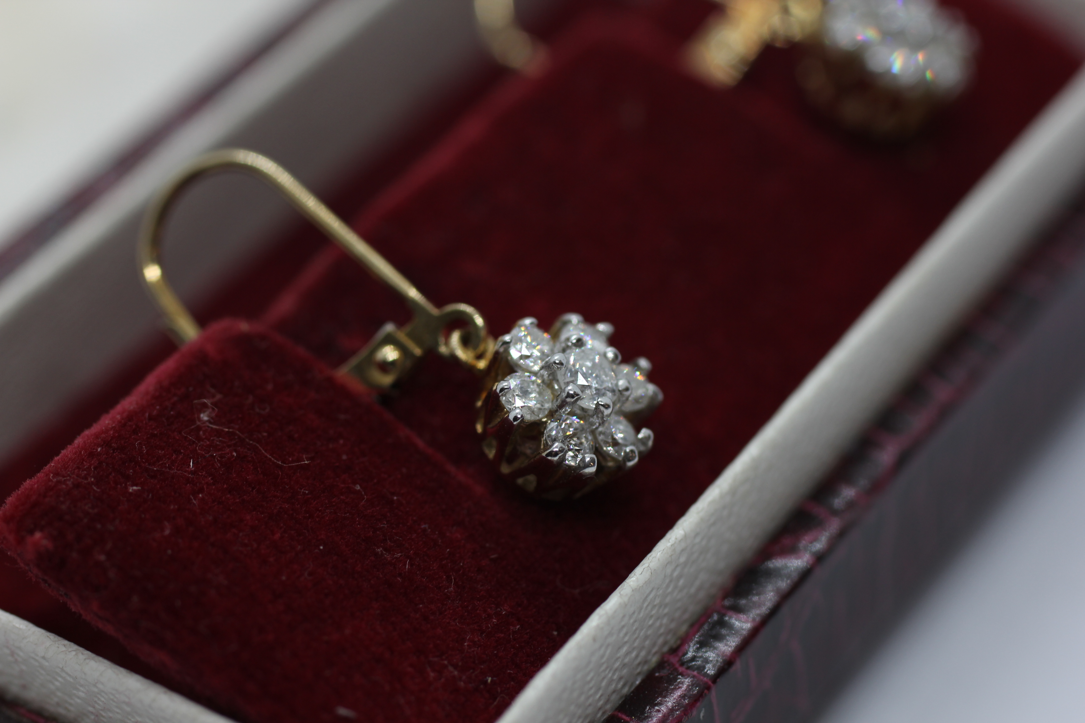 A PAIR OF VINTAGE 9CT GOLD DIAMOND CLUSTER EARRINGS. - Image 4 of 8