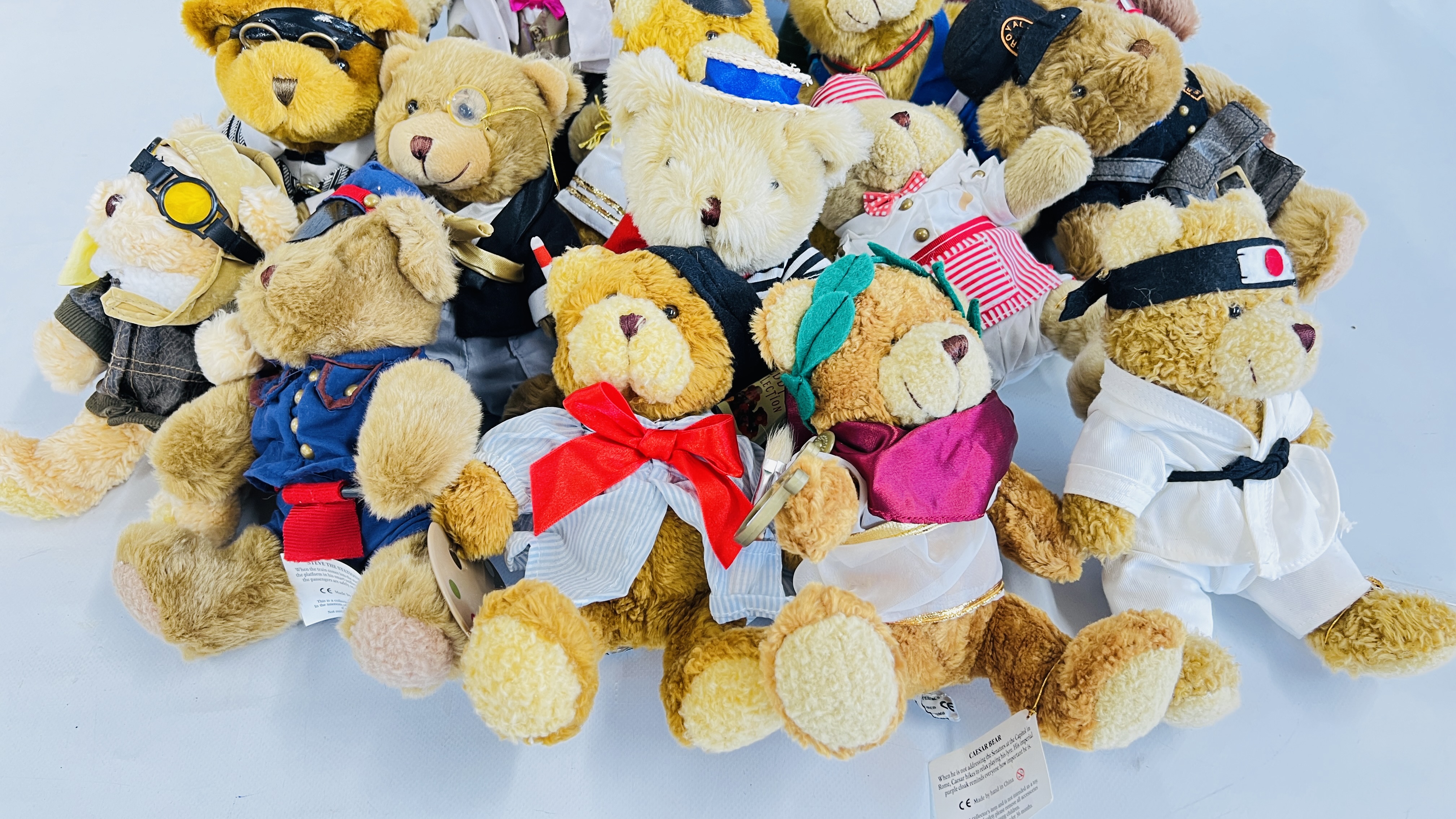 A BOX OF GOOD QUALITY TEDDY BEARS TO INCLUDE MANY EXAMPLES MARKED "THE TEDDY BEAR COLLECTION". - Image 2 of 6
