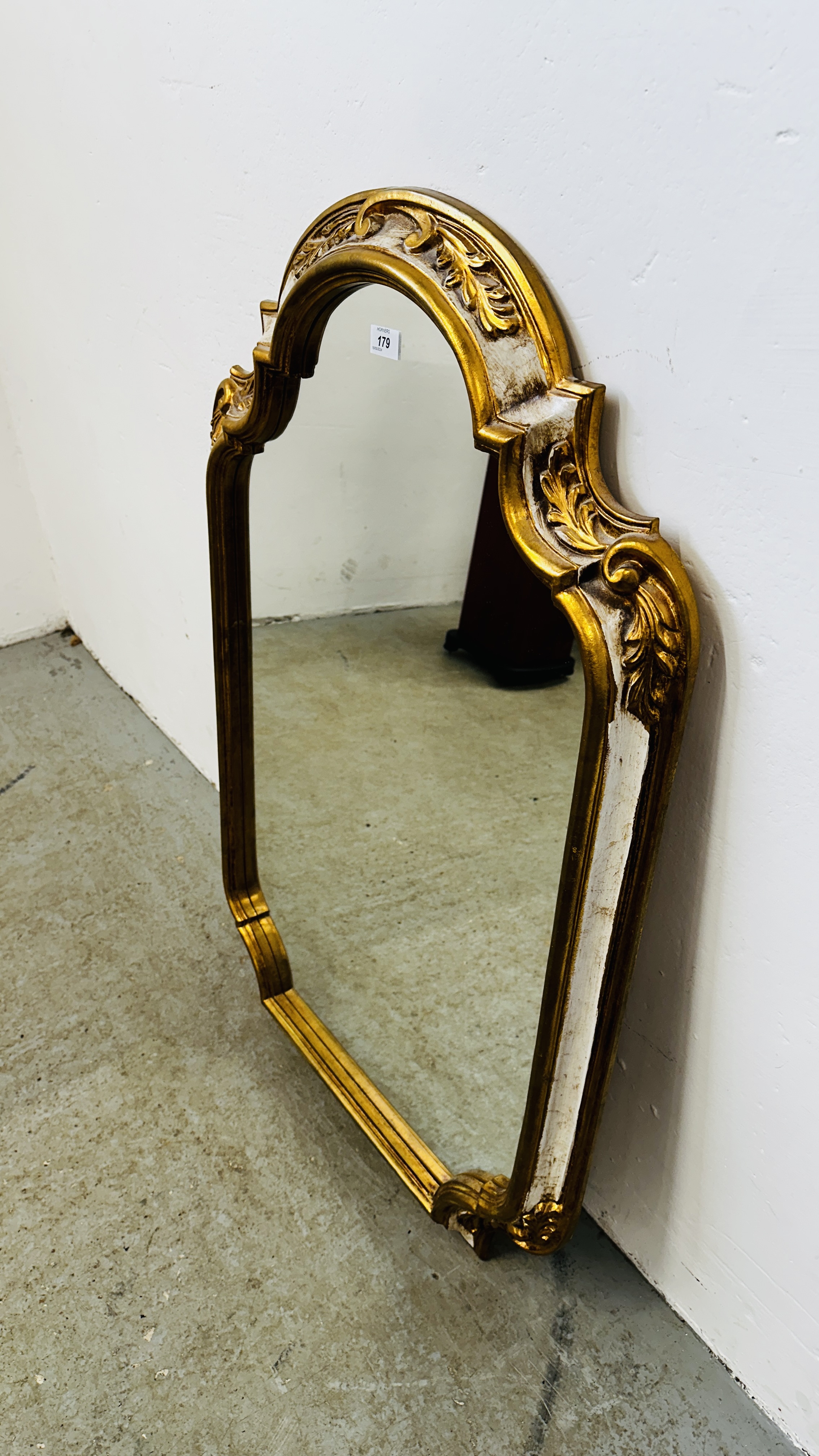 AN ORNATE SHAPED FRAME GILT WALL MIRROR, W 67CM X H 100CM. - Image 6 of 6