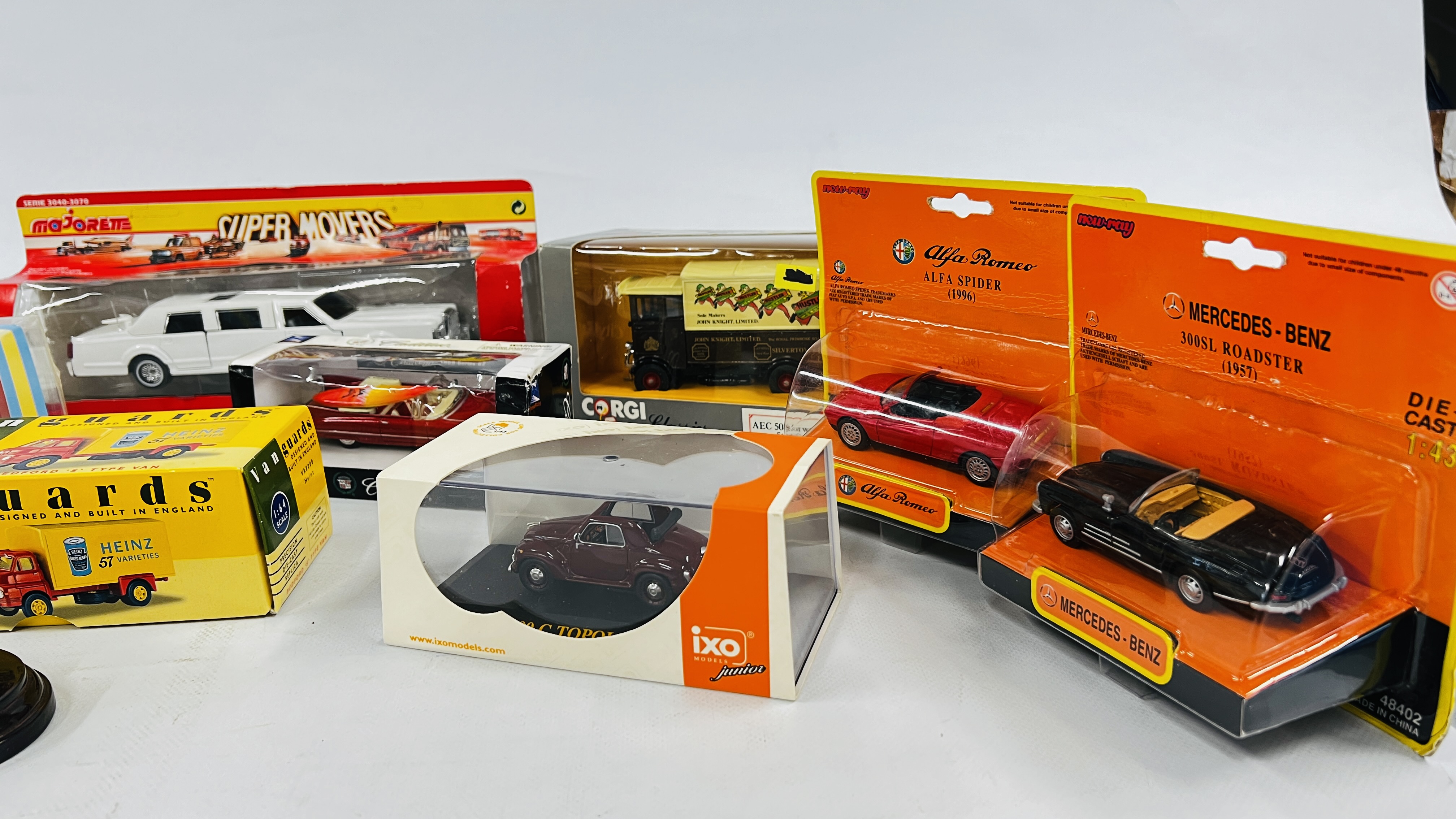 A BOX OF ASSORTED BOXED DIE-CAST MODEL VEHICLES TO INCLUDE EXAMPLES MARKED CORGI, OXFORD ETC. - Bild 6 aus 6