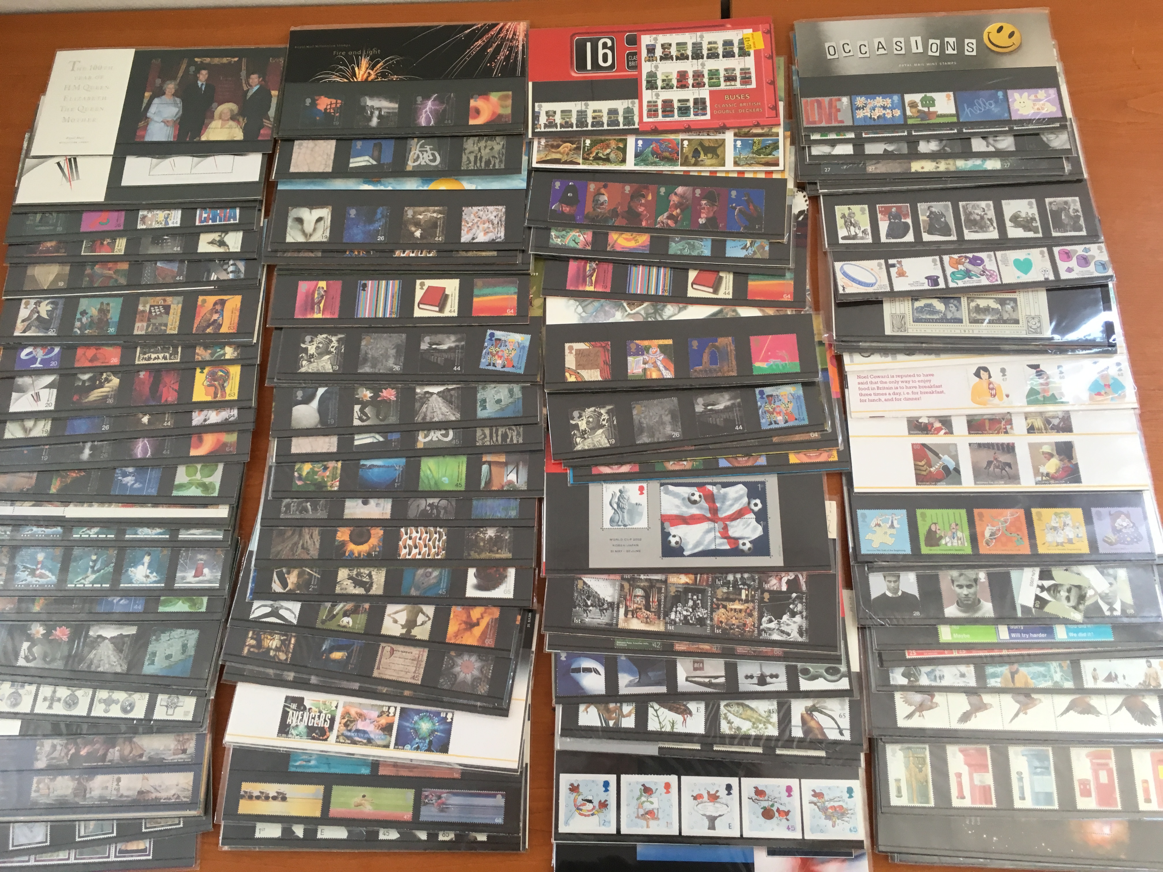 STAMPS: SMALL BOX GB PRESENTATION PACKS, 1990-2005 WITH A FEW DUPLICATES (APPROX 95). - Image 3 of 6