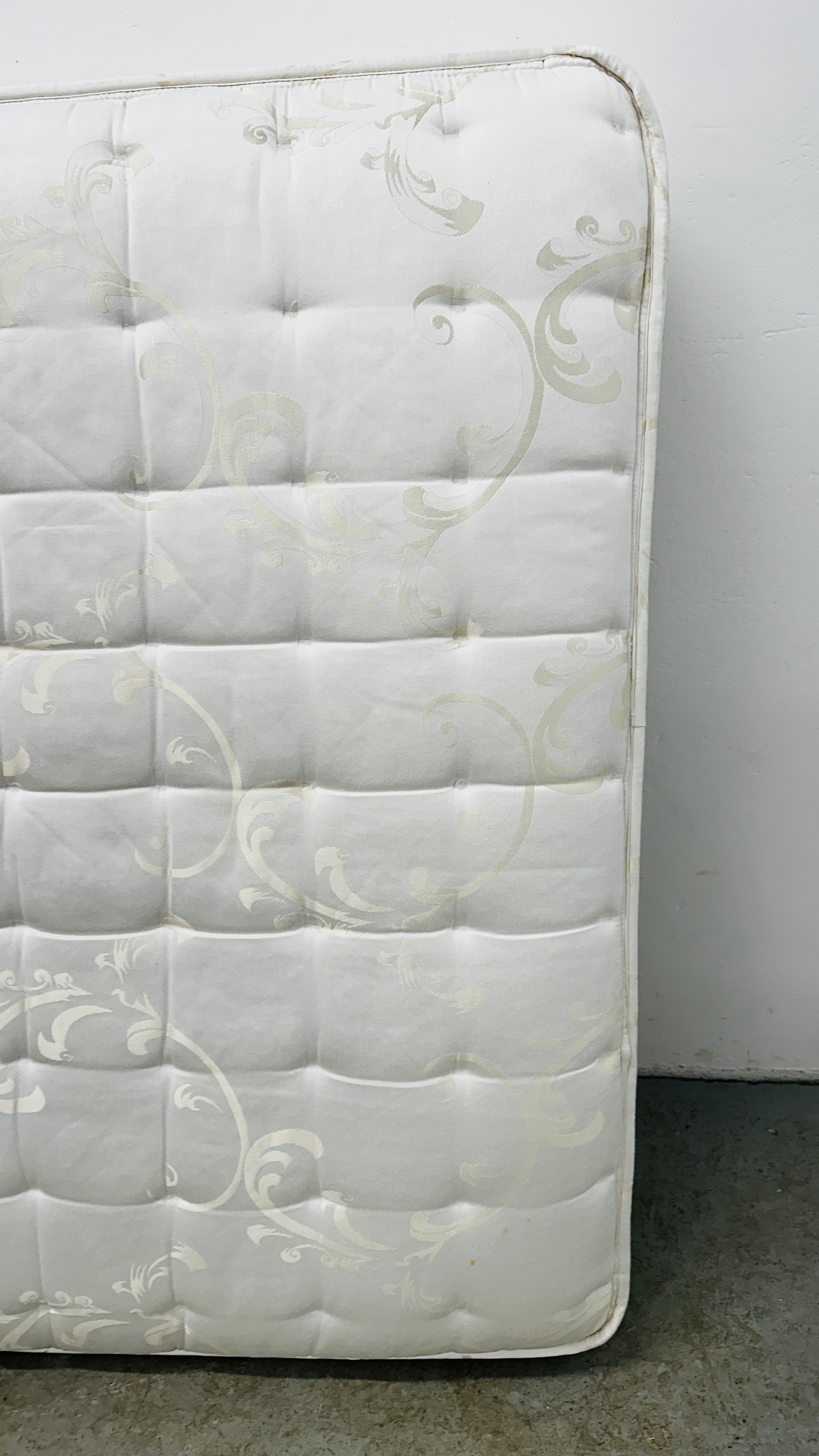 MYERS "AUGUSTA" DEEP QUILTED DOUBLE MATTRESS. - Image 5 of 10