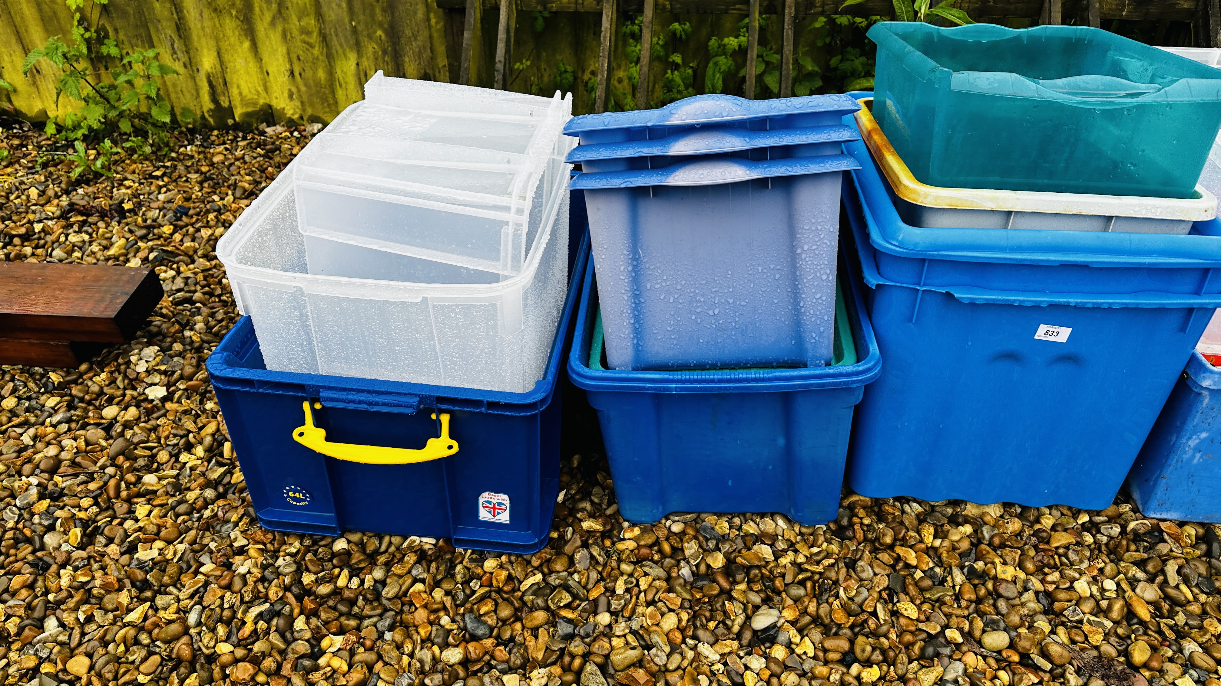 QUANTITY ASSORTED PLASTIC STORAGE BOXES. - Bild 3 aus 7