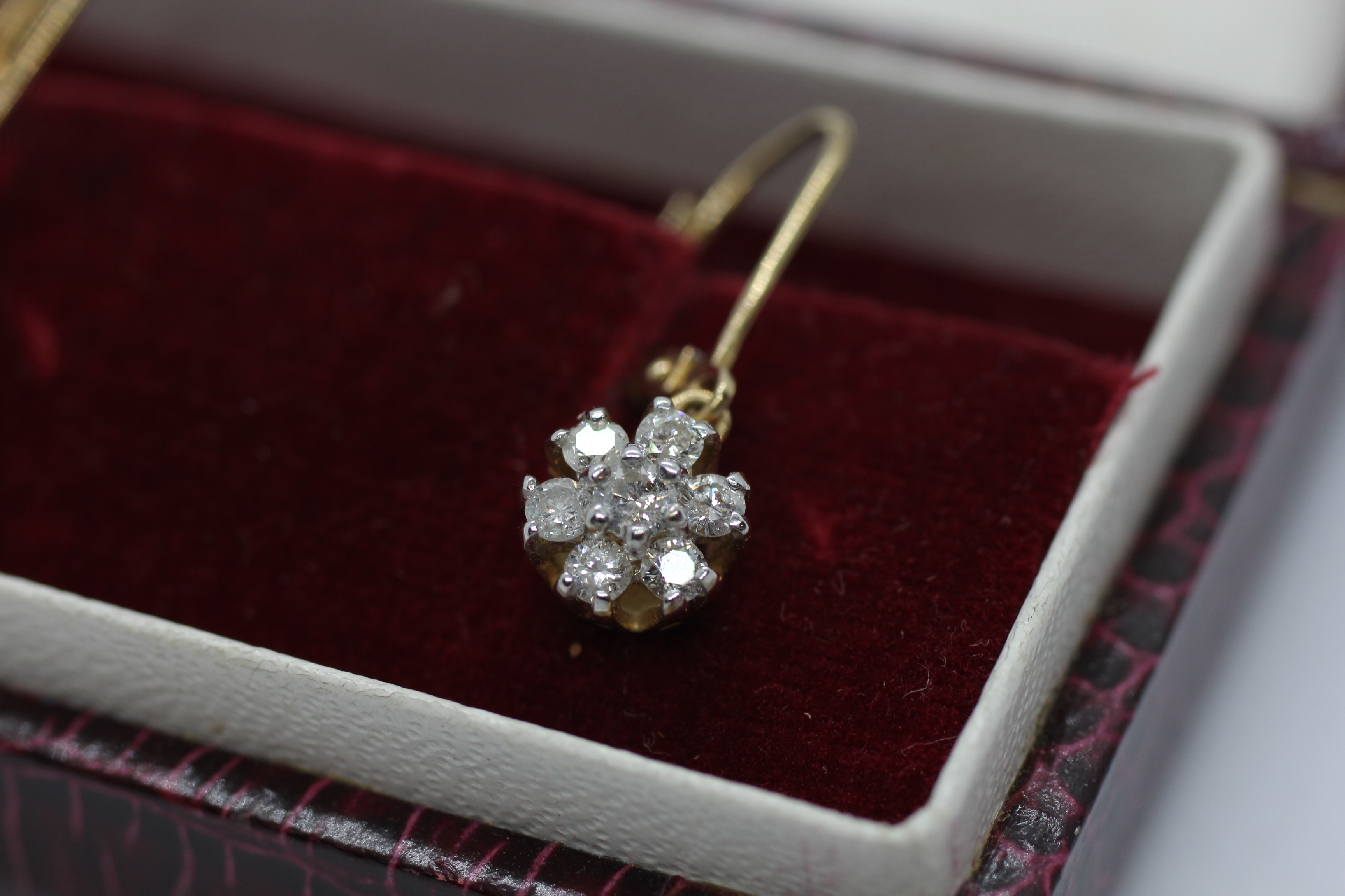 A PAIR OF VINTAGE 9CT GOLD DIAMOND CLUSTER EARRINGS. - Image 2 of 8