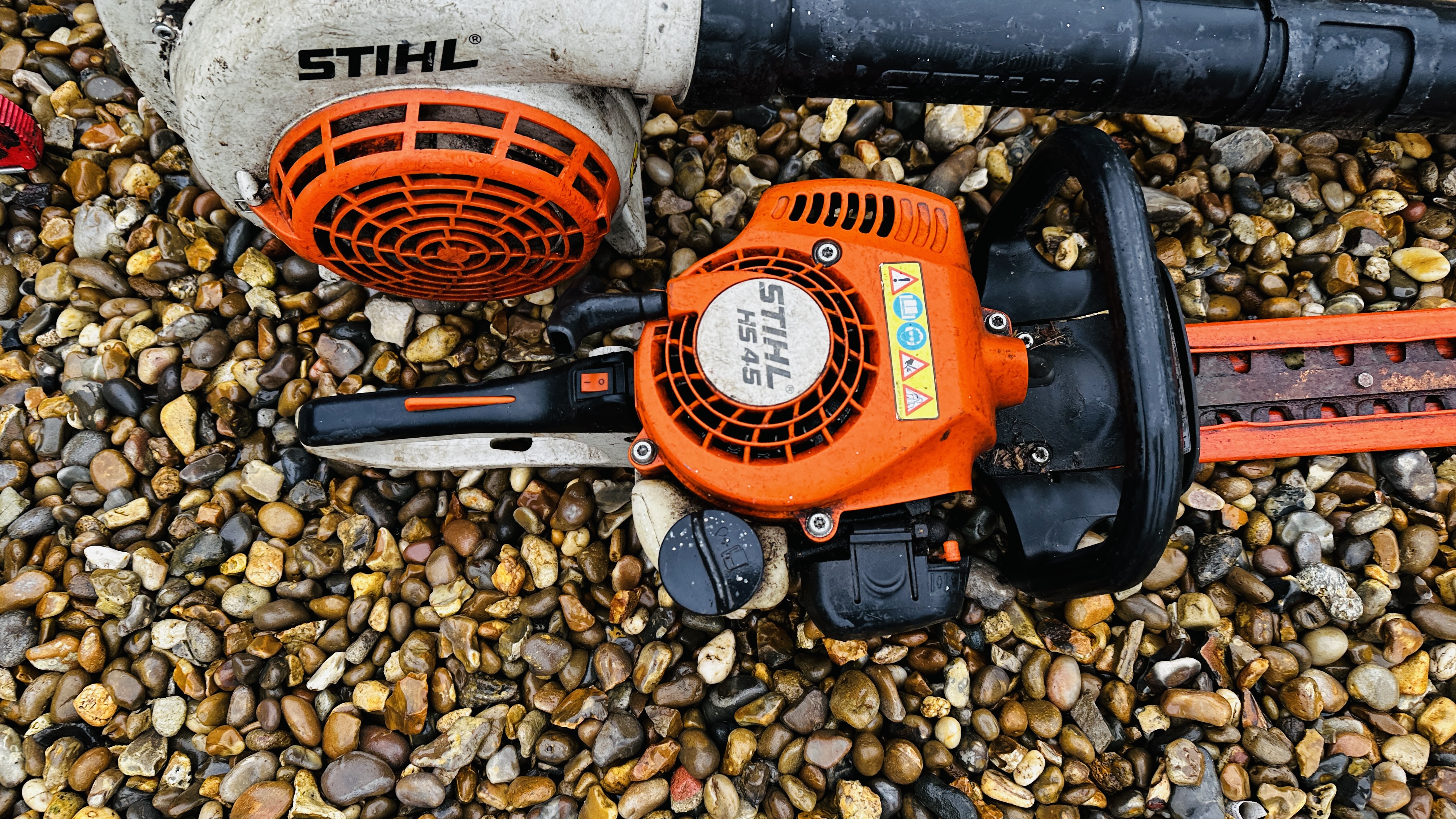 STIHL PETROL DRIVEN GARDEN BLOWER AND STIHL HS45 PETROL DRIVEN HEDGE TRIMMER - AS CLEARED, - Image 2 of 8