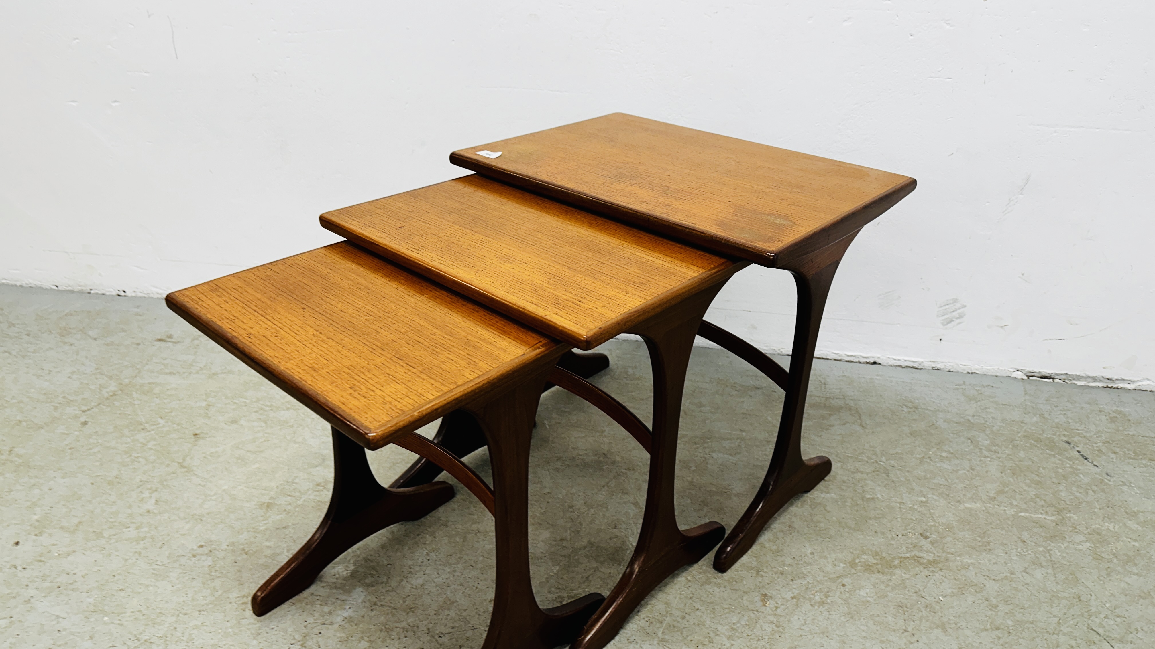 NEST OF 3 MID CENTURY G PLAN TEAK OCCASIONAL TABLES. - Image 4 of 13