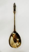 GEORGE VI CORONATION SPOON WITH ENGRAVED STEM LONDON 1936 MAKER WB & SONS, L 20.5CM.