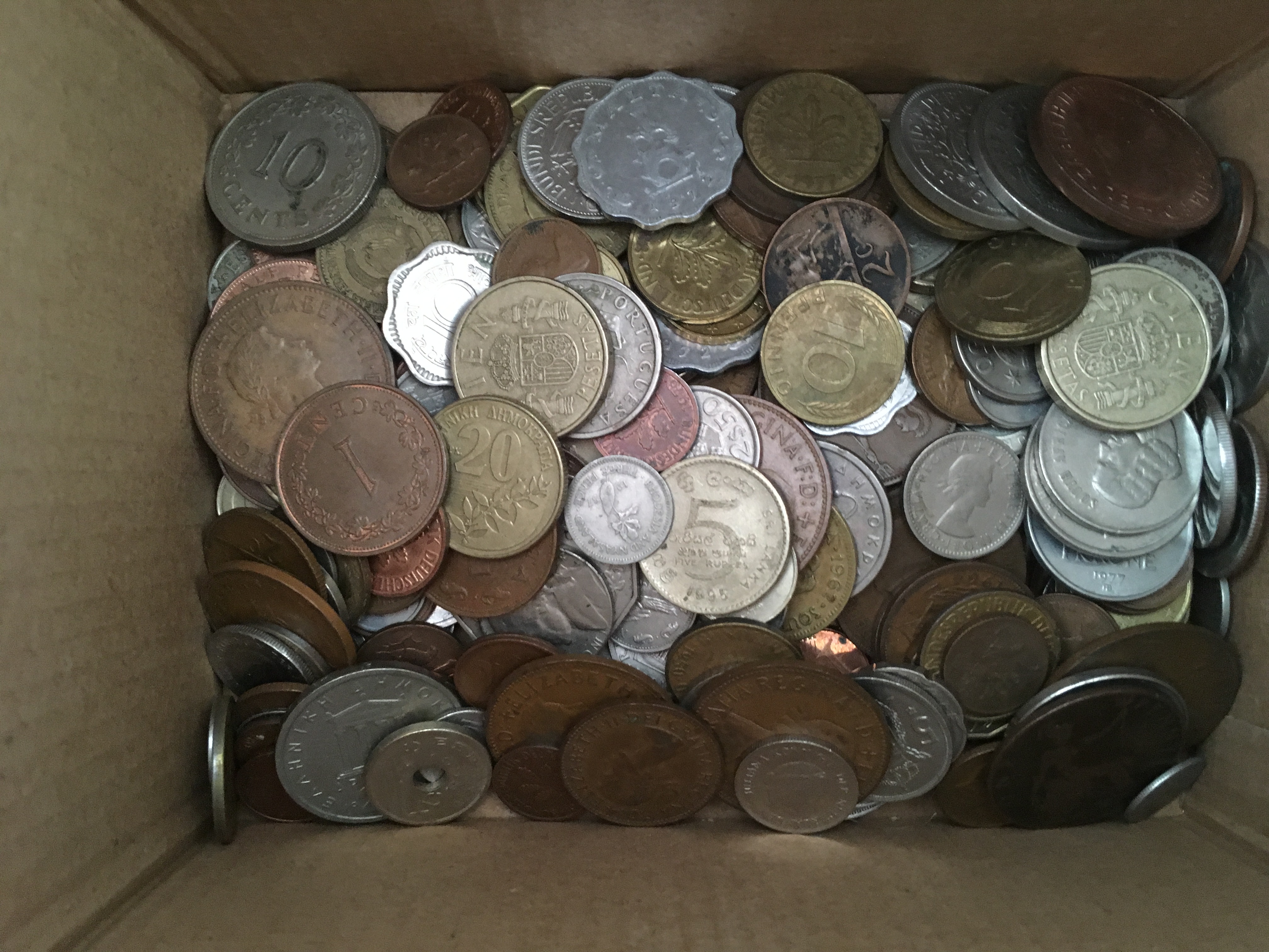 COINS: SMALL BOX MIXED INCLUDING A SELECTION OF MAURITIUS, - Image 3 of 4