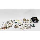 A QUANTITY OF ASSORTED COSTUME JEWELLERY TO INCLUDE MANY STONE SET EXAMPLES + A BOX OF ASSORTED
