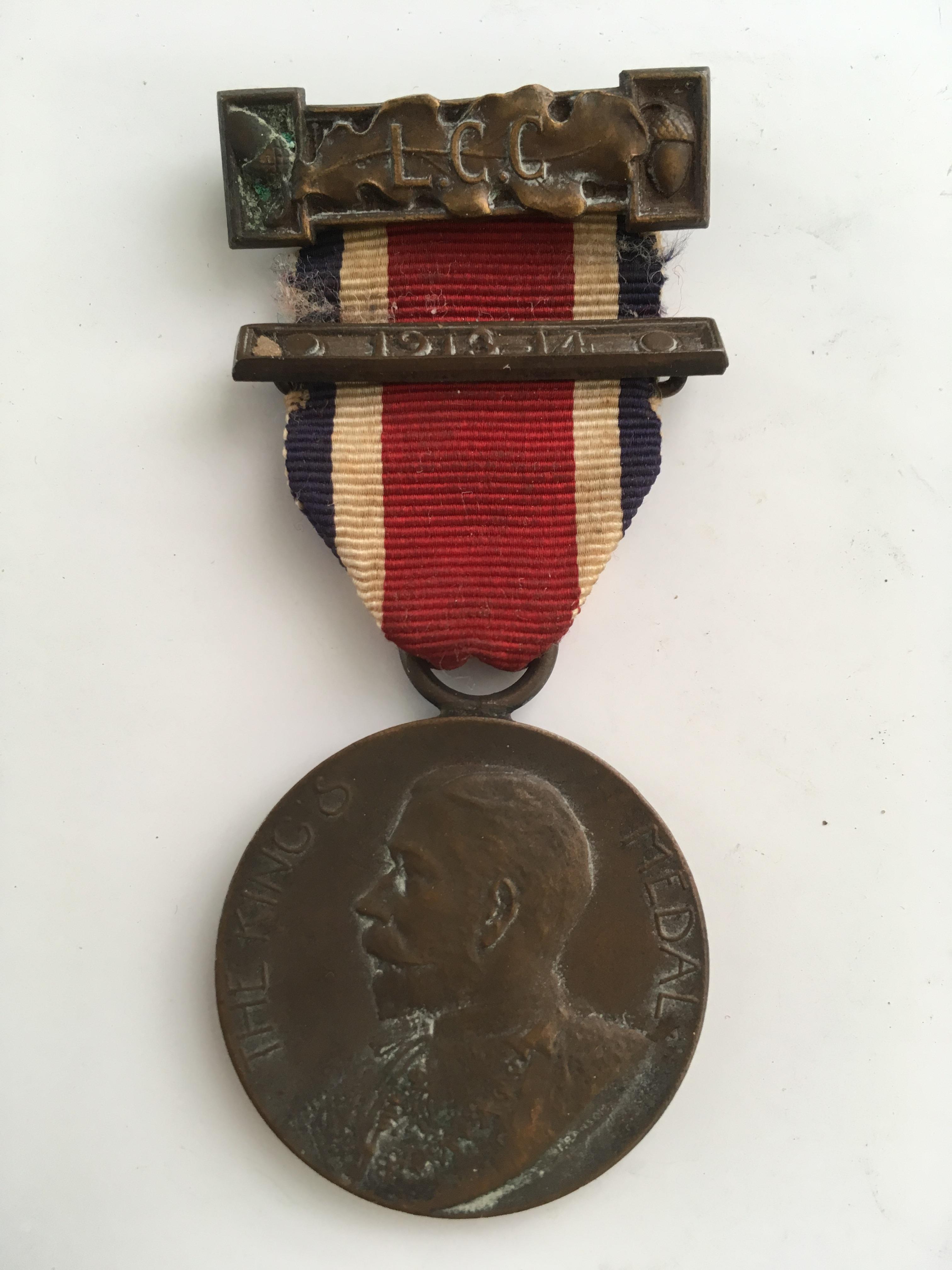 MEDALS: LONDON COUNTY COUNCIL 1913-14 KINGS MEDAL NAMED TO L. - Image 3 of 6