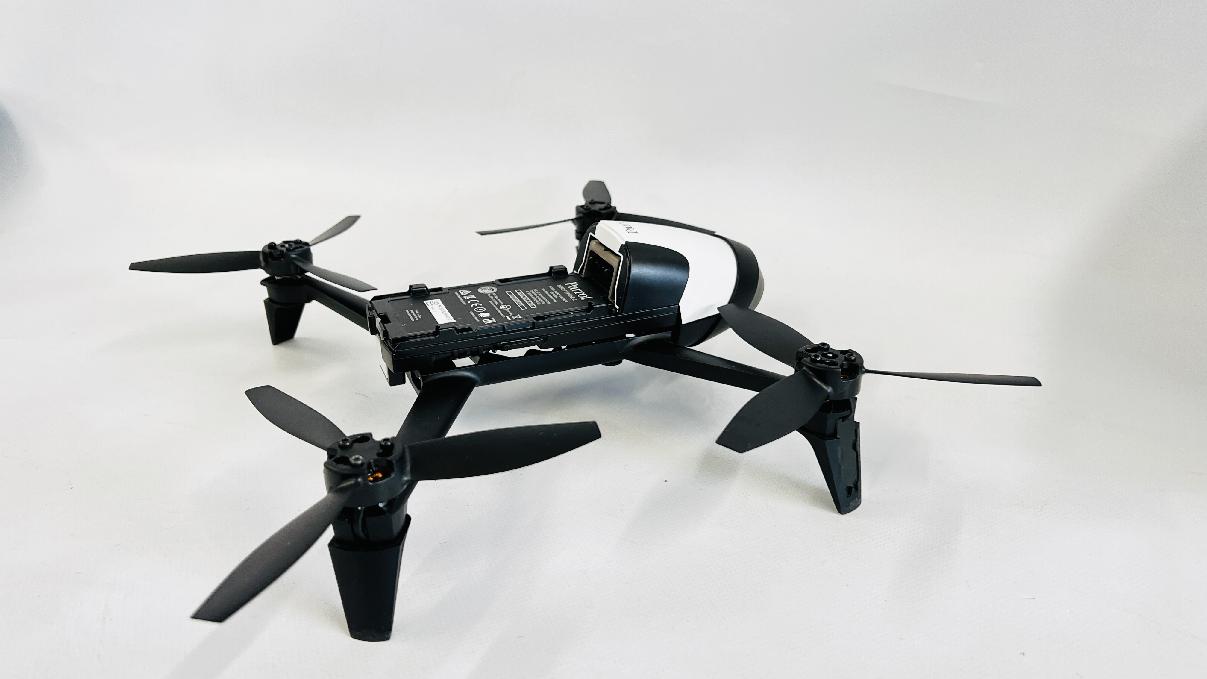 A PARROT BEBOP 2 FPV DRONE WITH LOPRO CARRY CASE AND ORIGINAL BOX - SOLD AS SEEN. - Image 4 of 9