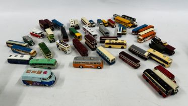 A TRAY OF APPROX 40 ASSORTED DIE-CAST BUSES TO INCLUDE MATCHBOX & KINTOY EXAMPLES ETC.