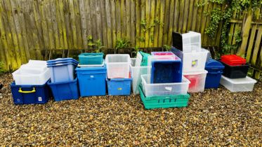 QUANTITY ASSORTED PLASTIC STORAGE BOXES.