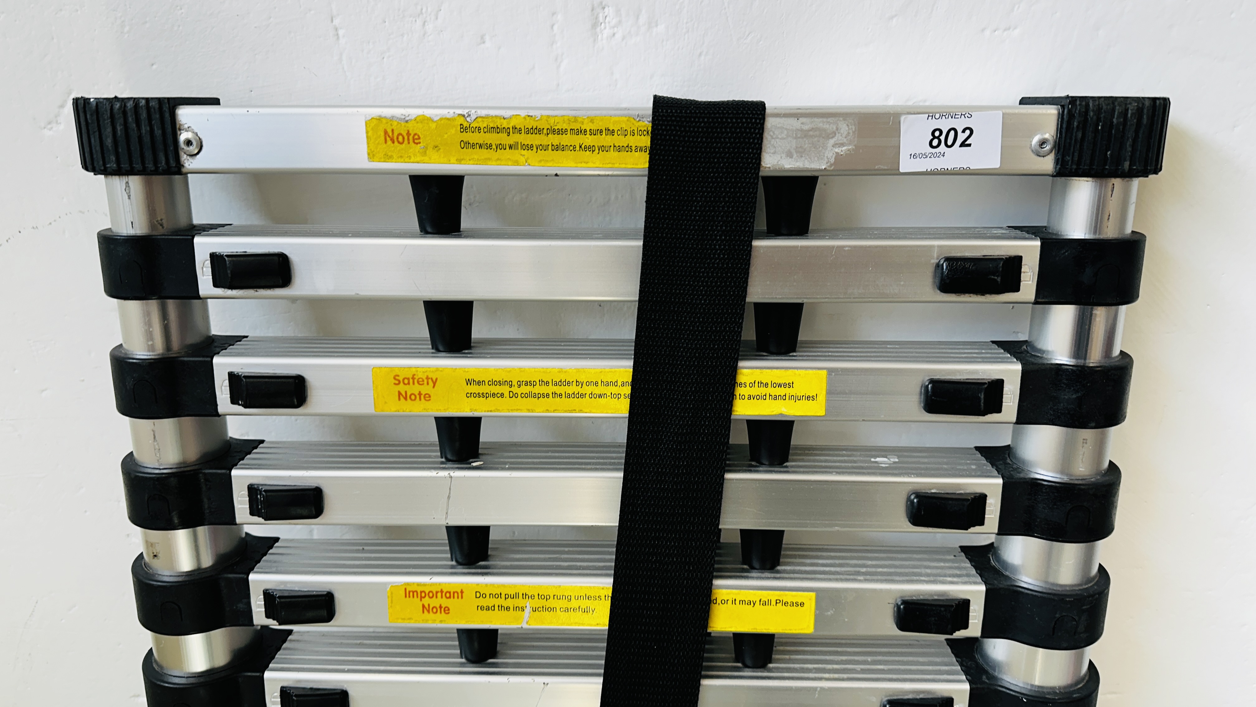 AN ALUMINIUM TELESCOPIC LADDER. - Image 2 of 3