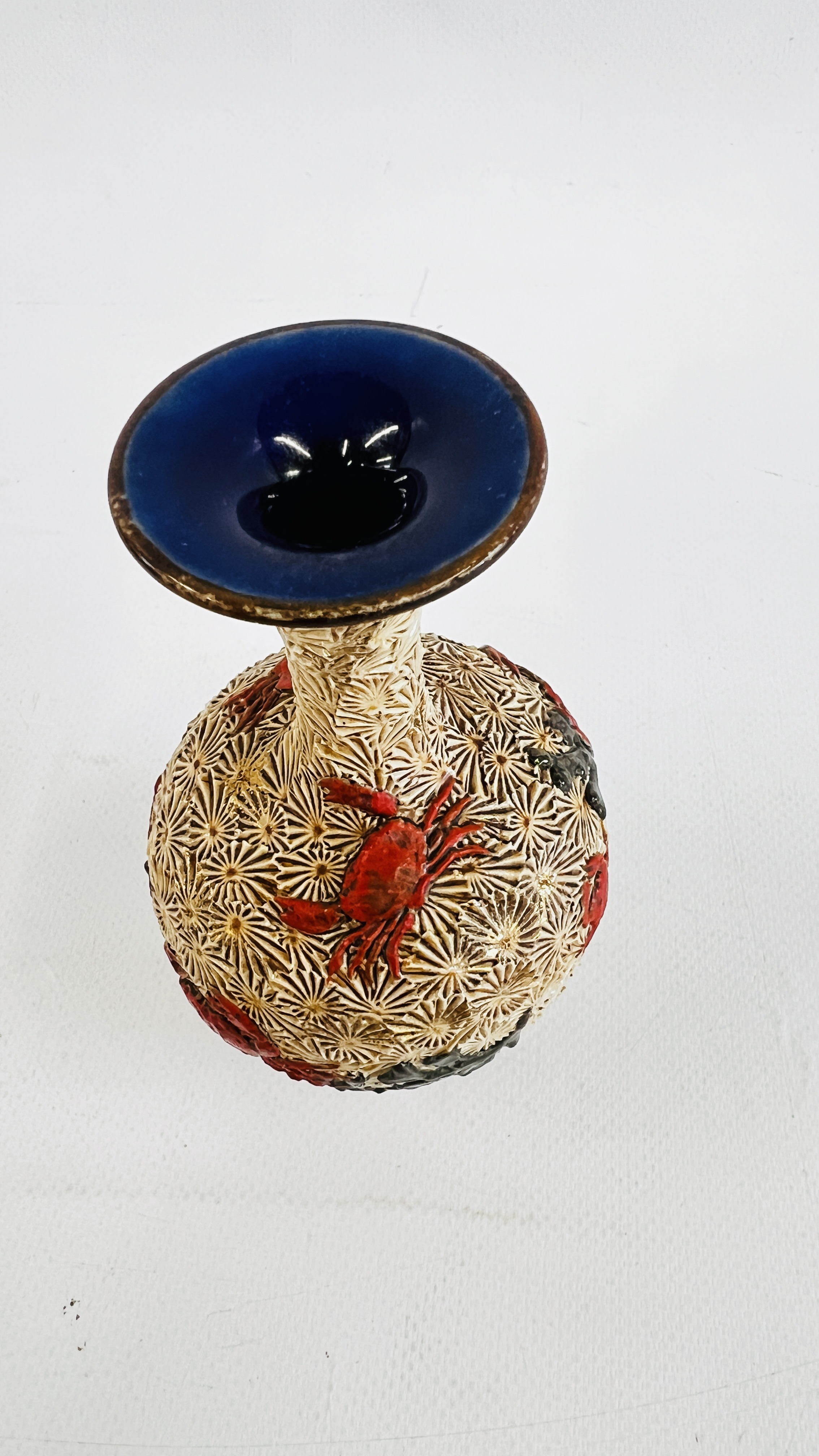 AN UNUSUAL DOULTON LAMBETH VASE DEPICTING CRAB AND SEAWEED DECORATION H 12.5CM. - Image 3 of 4