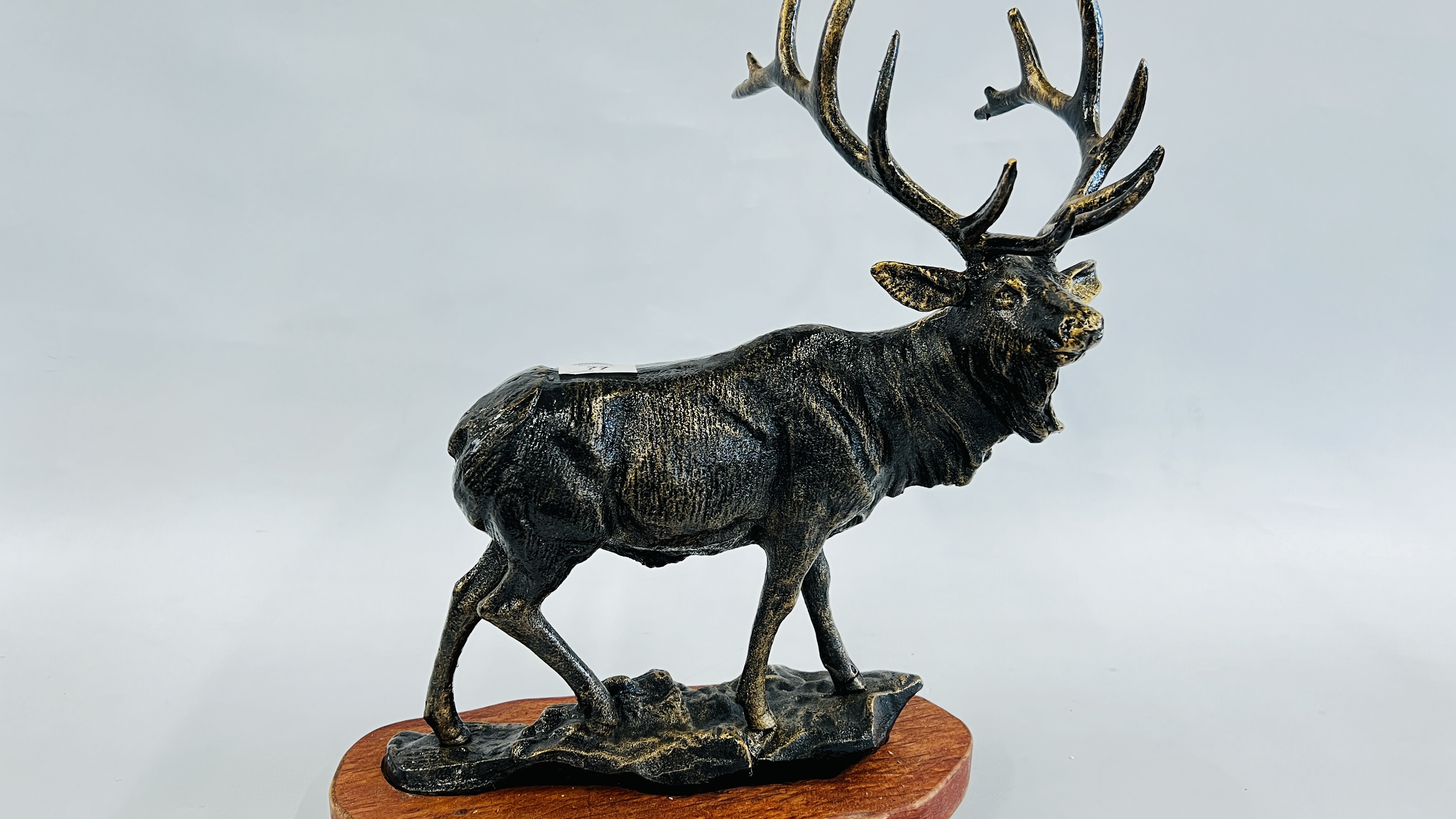 (R) CAST STAG FIGURE - WOODEN BASE - Image 2 of 8
