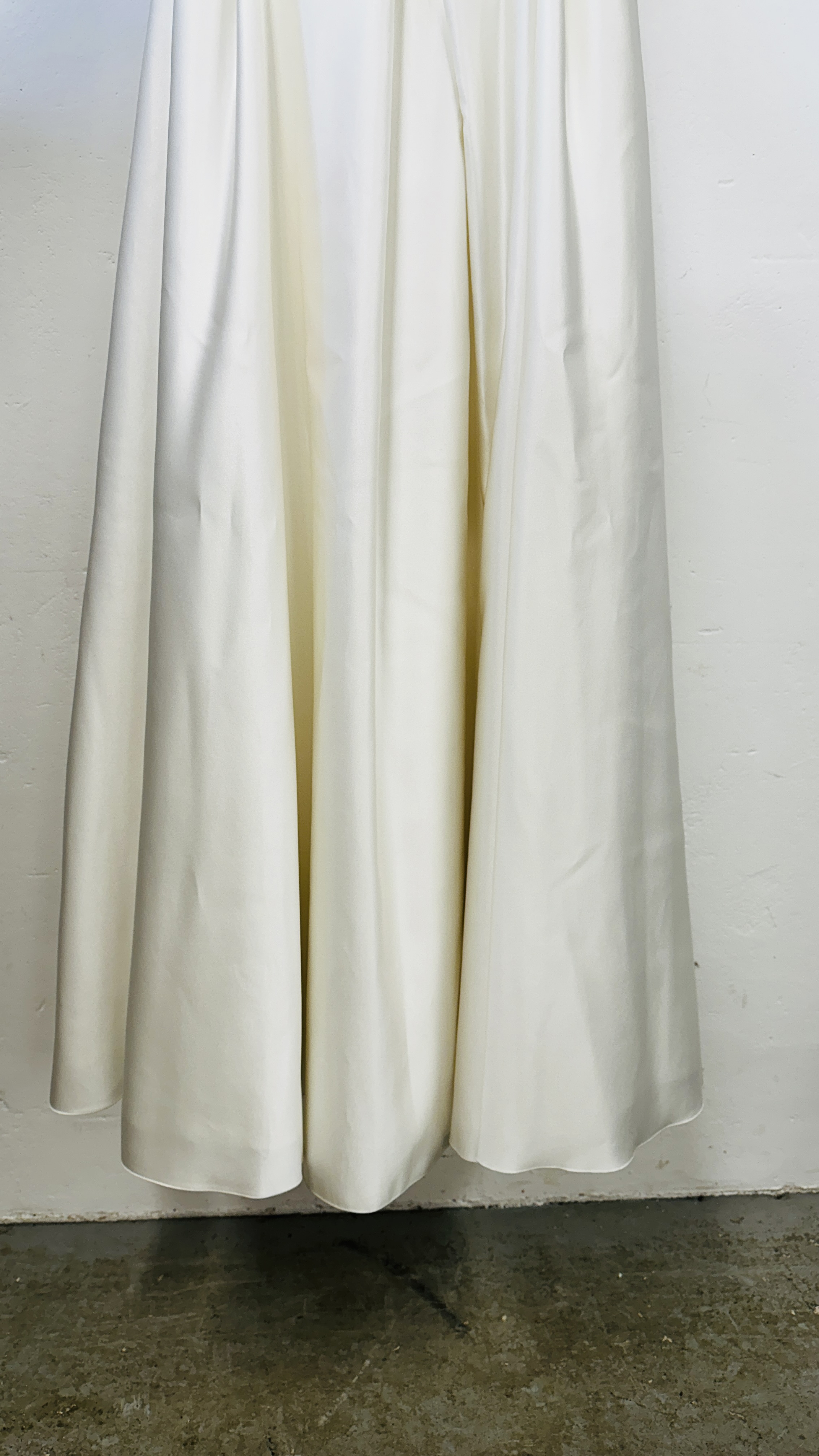 A "BIANCO EVENTO" WEDDING DRESS 40/L ALONG WITH TWO VEILS. - Image 4 of 11