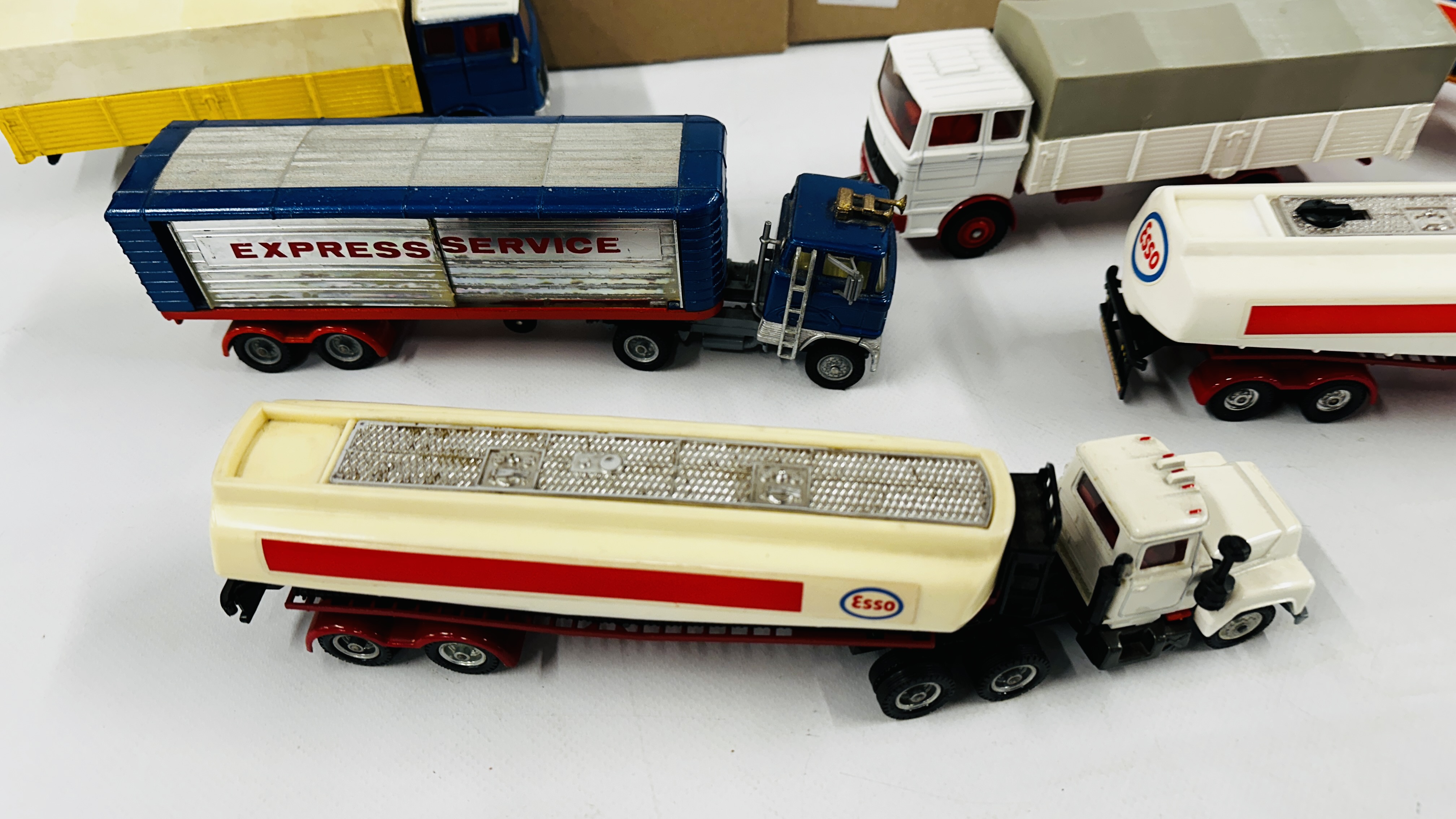 2 X TRAYS CONTAINING A GROUP OF ASSORTED DIE-CAST MODEL TRANSPORTER LORRIES TO INCLUDE ESSO AND - Image 15 of 16