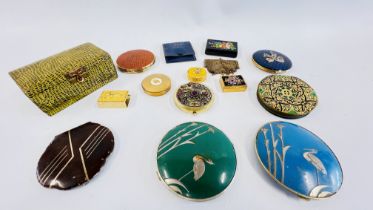 A GROUP OF ART DECO COMPACTS, MATCH HOLDERS, STONE SET, ENAMEL BRUSH AND COMB ETC.