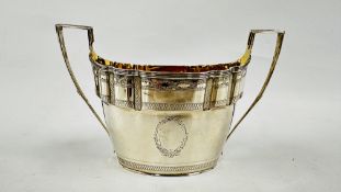 AN ANTIQUE WHITE METAL TWO HANDLED SUGAR BOWL, NO VISIBLE HALLMARKS OR MAKERS MARK L 20.5 X H 12CM.