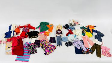 A VINTAGE "SINDY" DOLL ALONG WITH A COLLECTION OF CLOTHING AND ACCESSORIES TO INCLUDE EXAMPLES