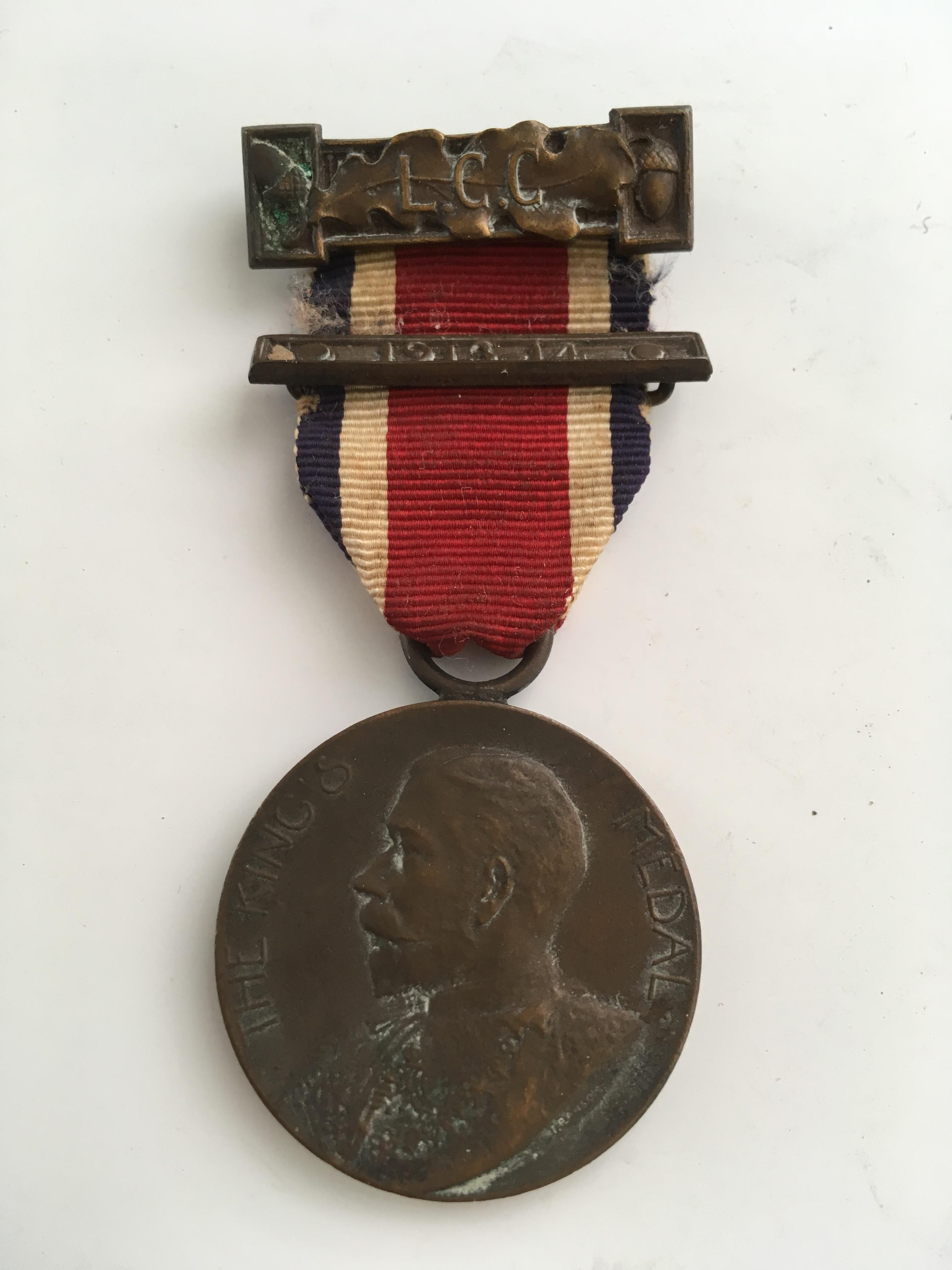MEDALS: LONDON COUNTY COUNCIL 1913-14 KINGS MEDAL NAMED TO L. - Image 4 of 6