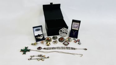 A COLLECTION OF MIRACLE AND OTHER SCOTTISH JEWELLERY INCLUDING NECKLACES, BRACELETS,